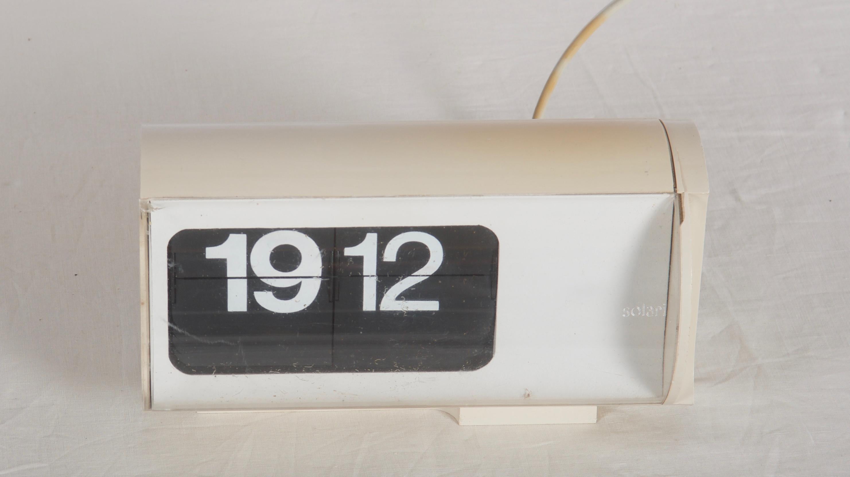 Gino Valle. 'Cifra 3' clock, 1965. H. 9.4 x 17.8 x 10.5 cm. Made by R. Solari & C., Udine, in 1990. Cream and clear plastic. Marked: cifra 3, Solari Udine.