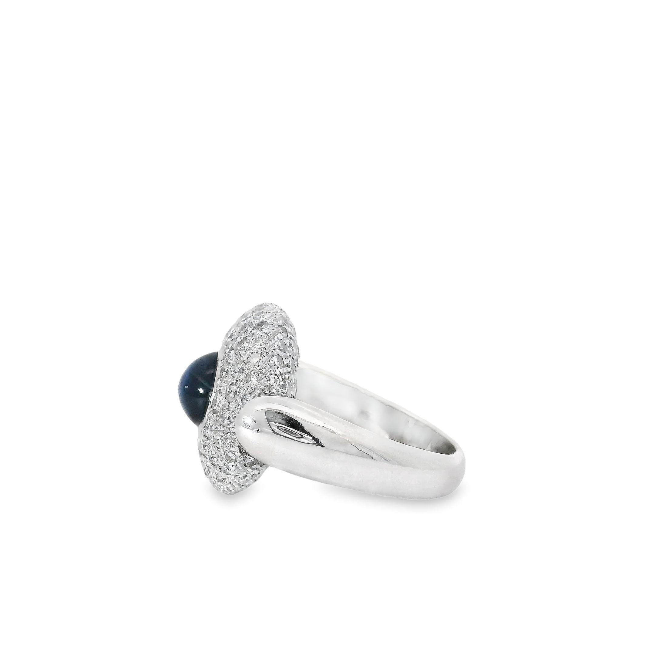 Contemporary Flippable Double-Faced Cabochon Sapphire Ring with Diamond Pavé For Sale