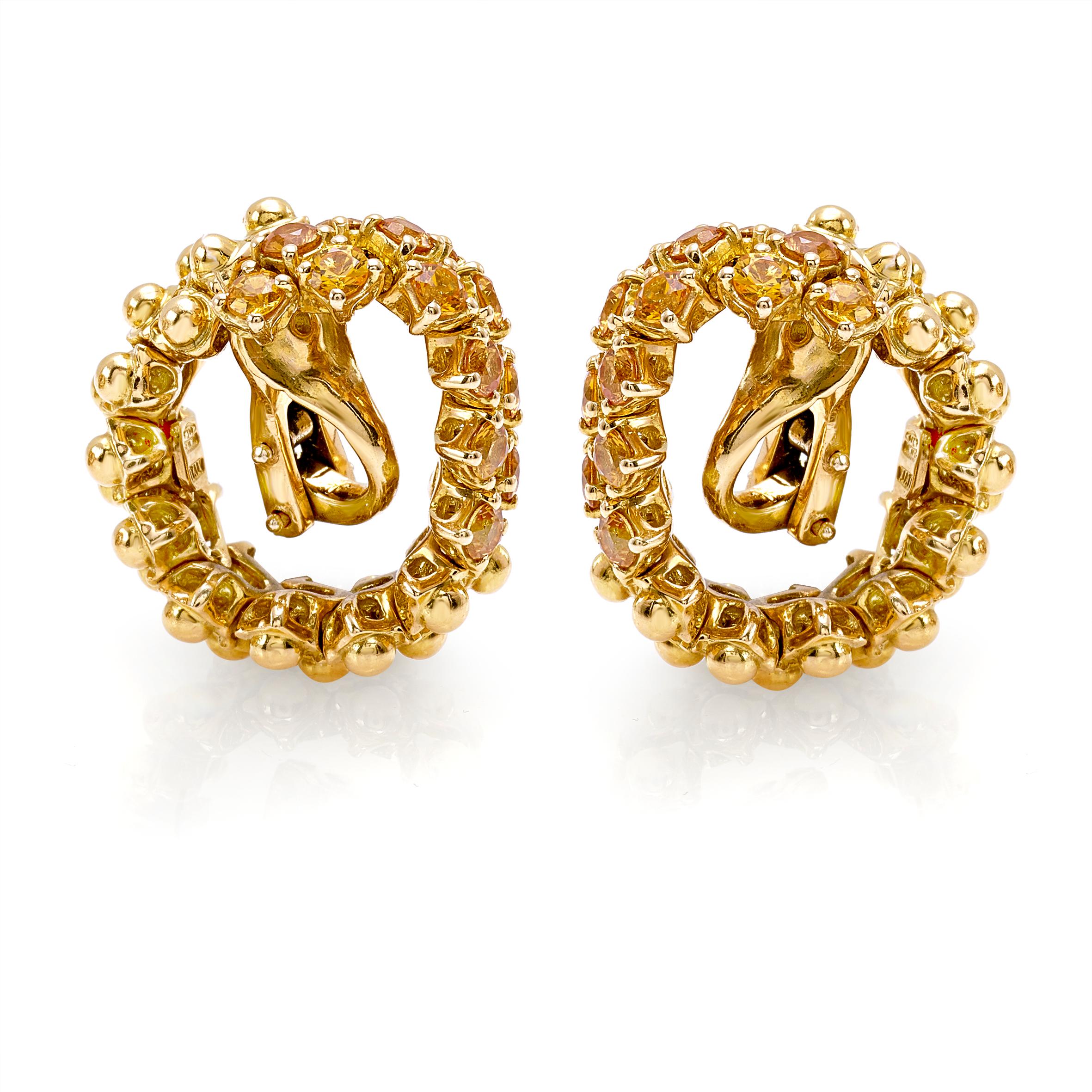 Brilliant Cut Flirt Collection 18 Karat Yellow Gold Pair of Earrings with Yellow Sapphire For Sale