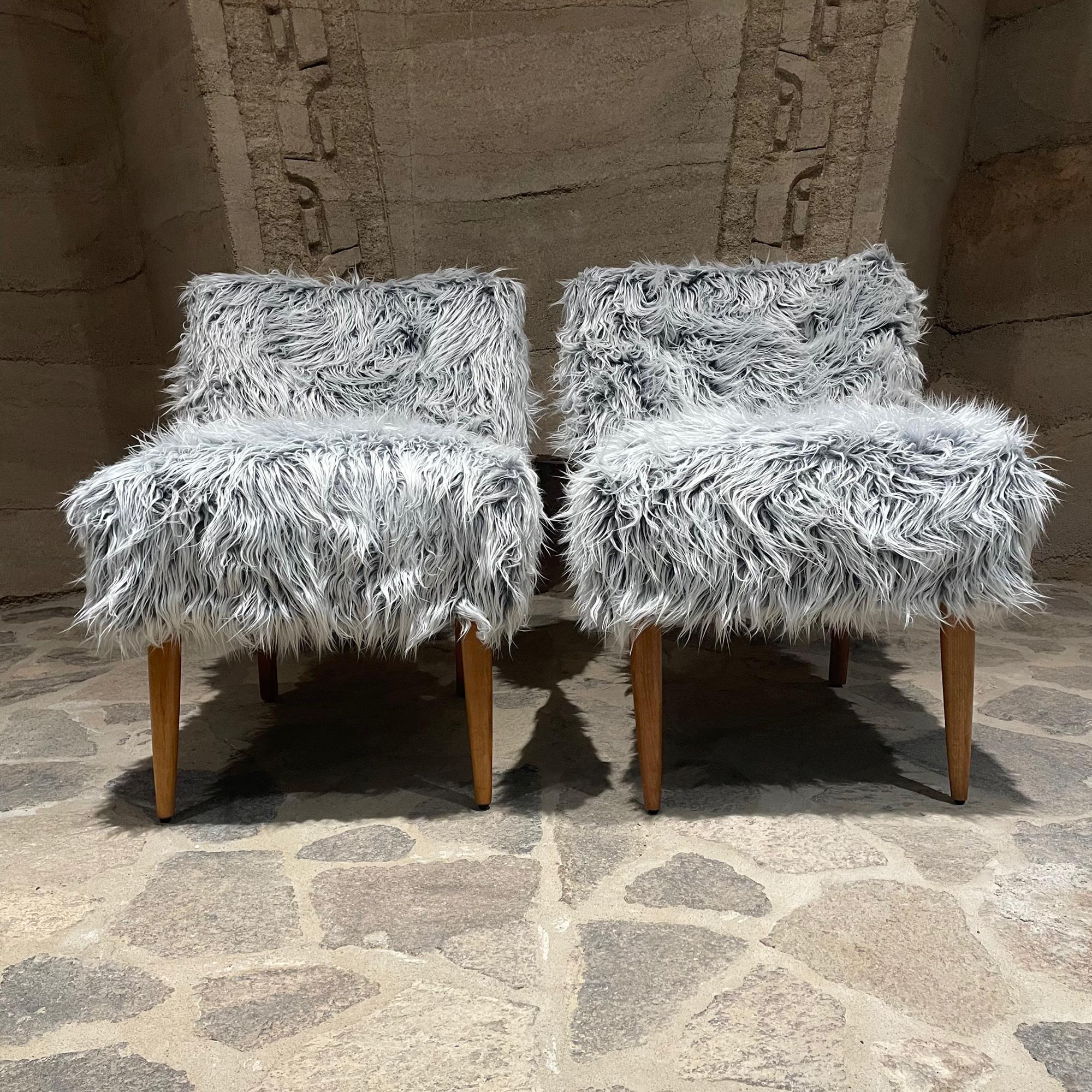 Side slipper chair pair 1950s
Attributed to Billy Haines. Unmarked.
Set of two freshly upholstered sassy slipper side chairs
Fabulous flair and furry comfort to boot.
Measures: 30 tall x 26 D x 22.5 W Seat 20 inches
Preowned Vintage pieces