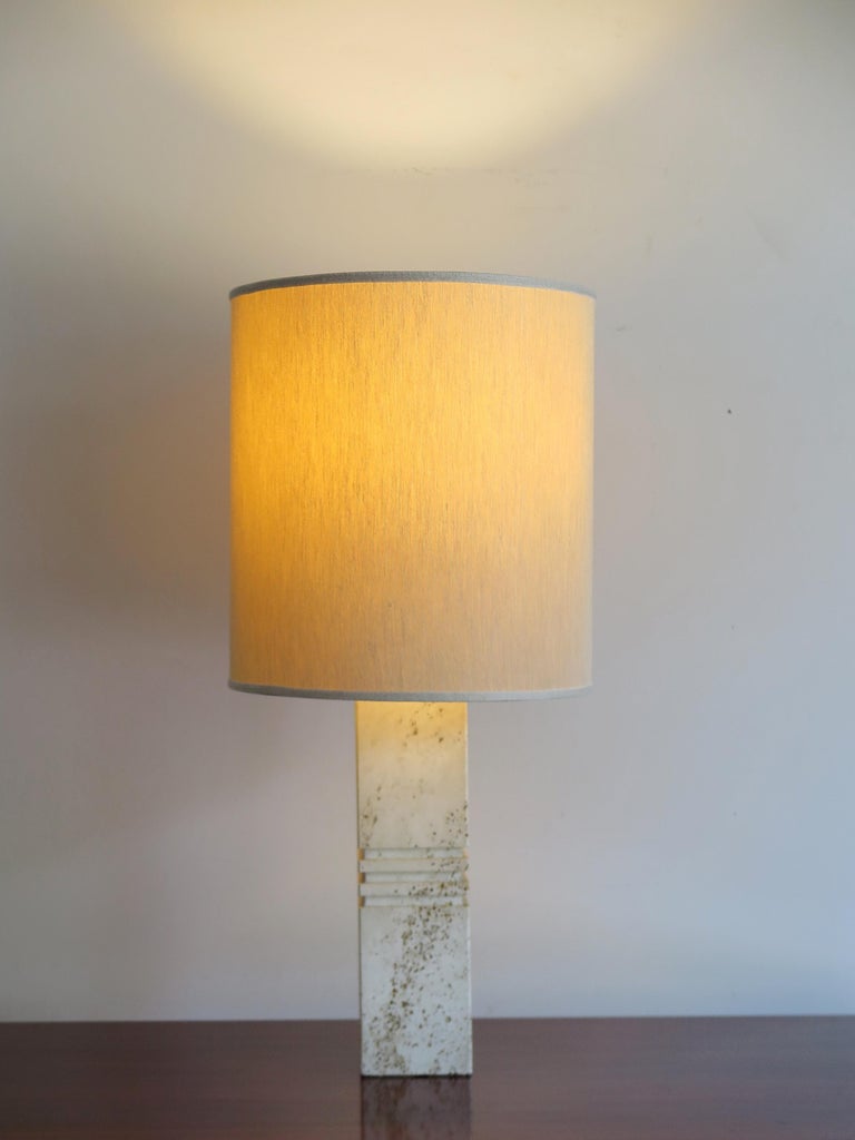 Italian midcentury table lamp lampshade designed by F.lli Mannelli Signa Firenze,
with Rapolano Travertine base and with lampshade remade in new cotton fabric, sticker label “Designers Flli Mannelli Signa (Fi) Made in Italy,” Italy 1950s.
Please