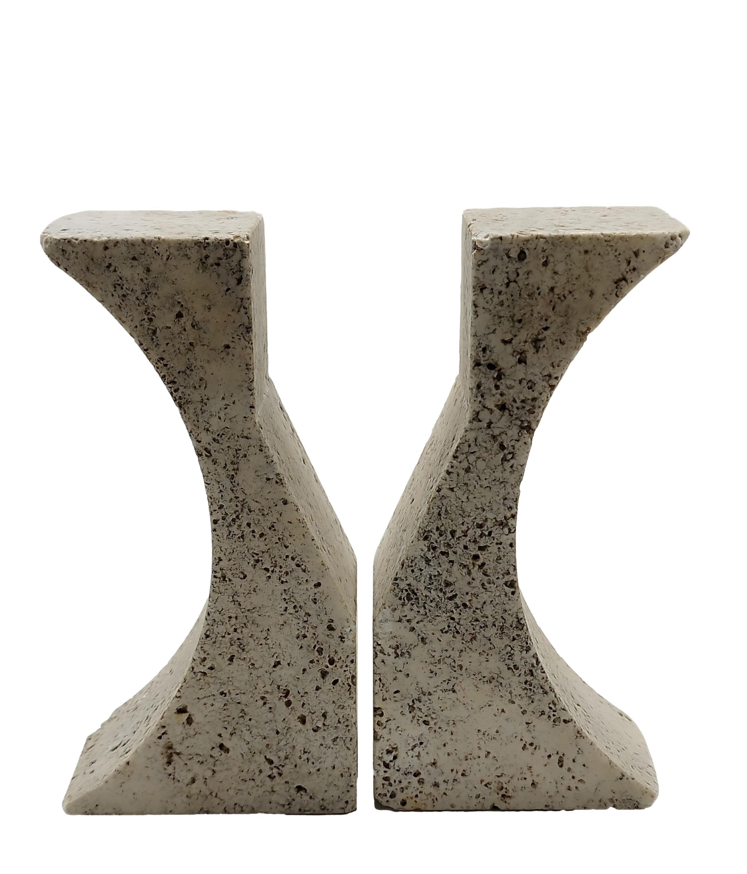 Italian F.lli Mannelli Pair of Bookends in Rapolano Travertine Marble, Italy 1970s For Sale