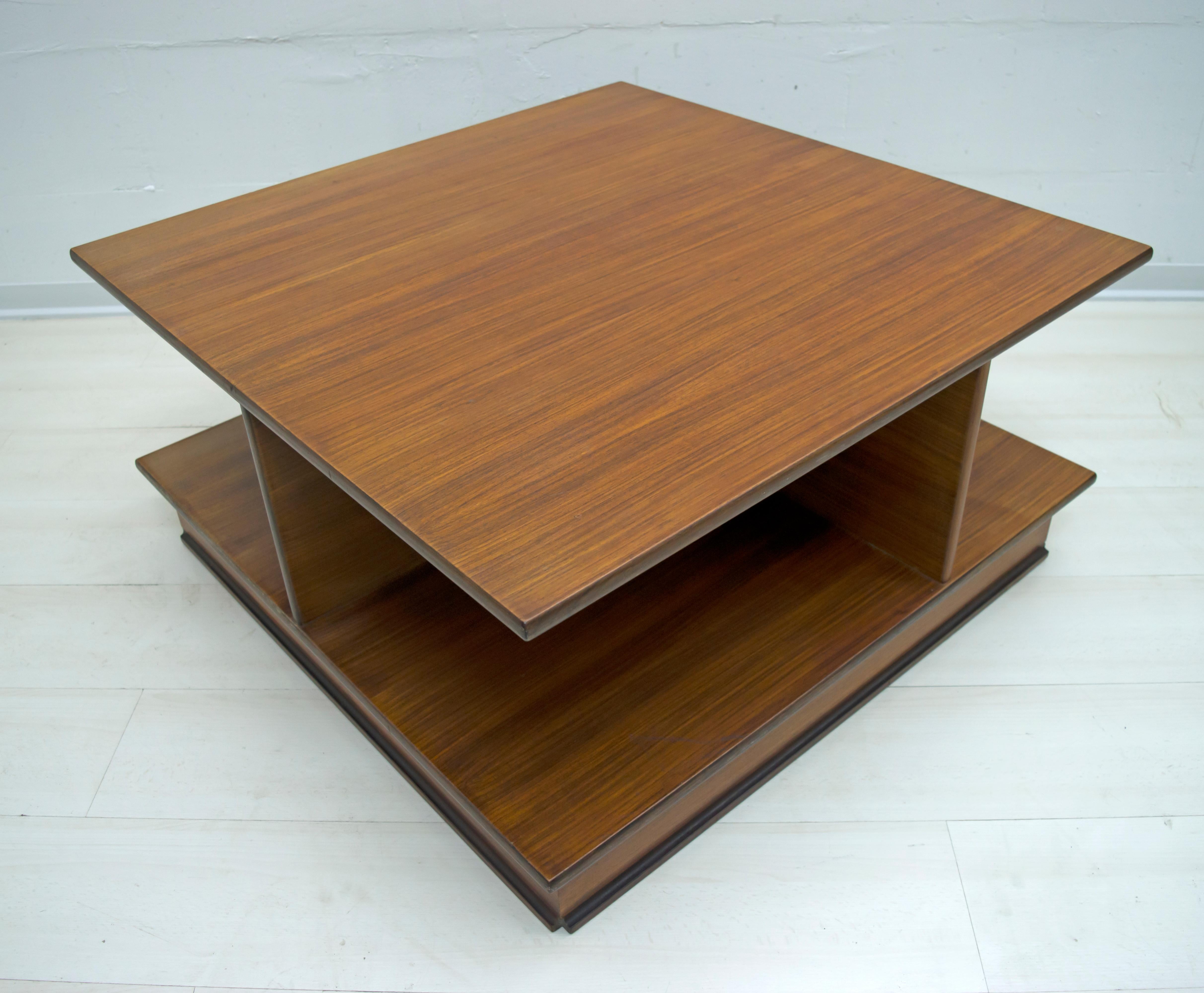 F.Lli Saporiti Mid-Century Modern Italian Walnut Coffee Table, 1960s For Sale 5