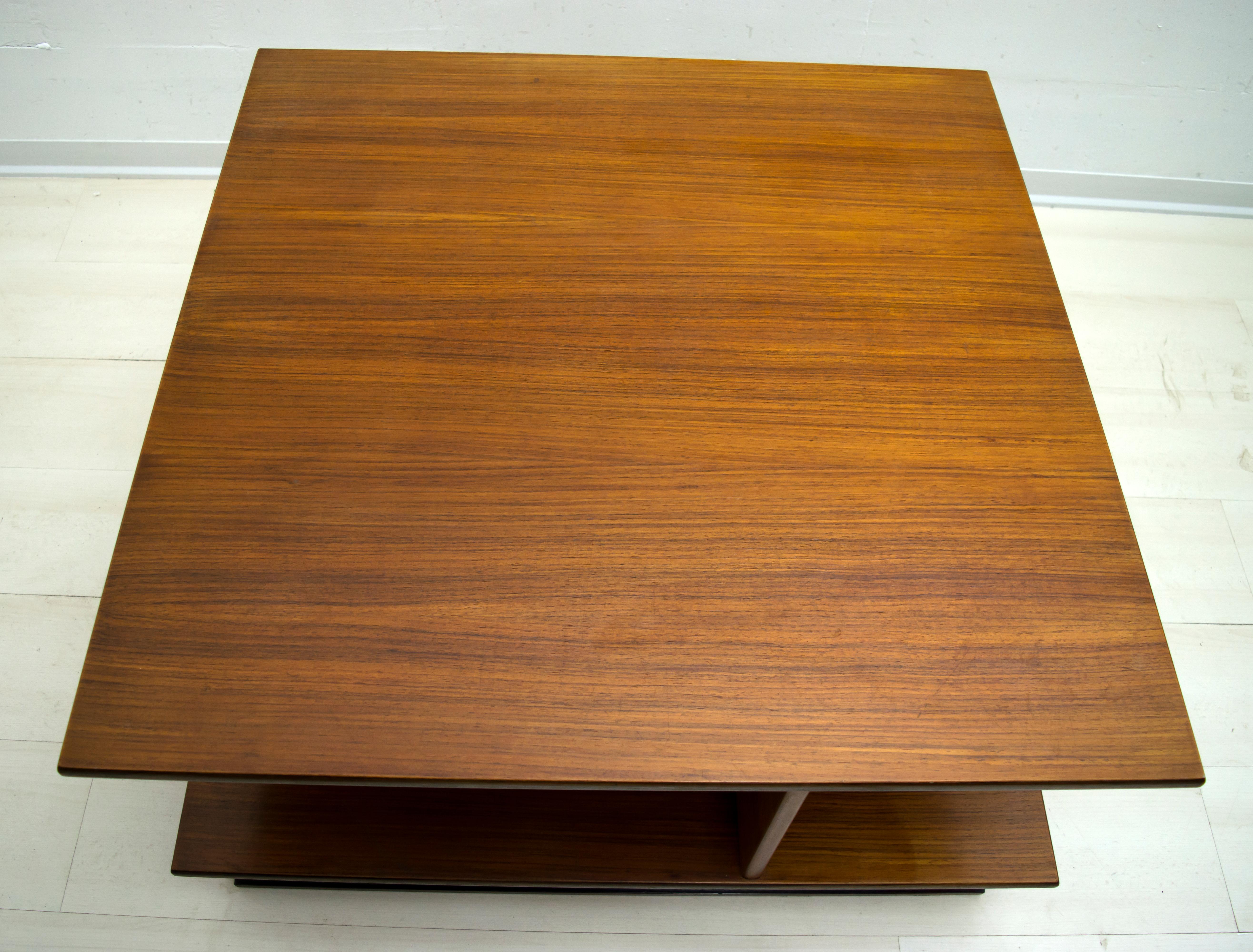 F.Lli Saporiti Mid-Century Modern Italian Walnut Coffee Table, 1960s For Sale 7