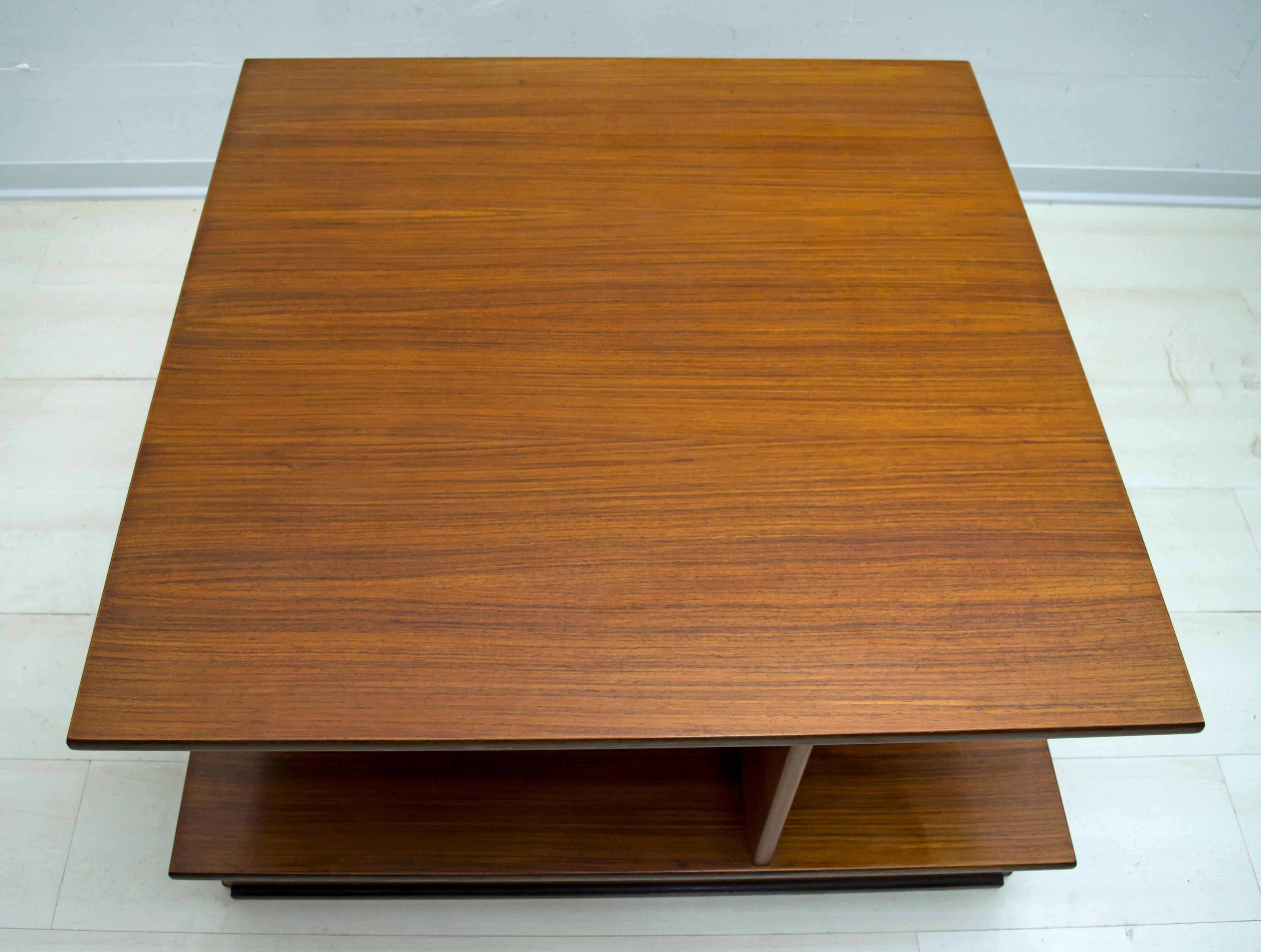 F.Lli Saporiti Mid-Century Modern Italian Walnut Coffee Table, 1960s For Sale 8