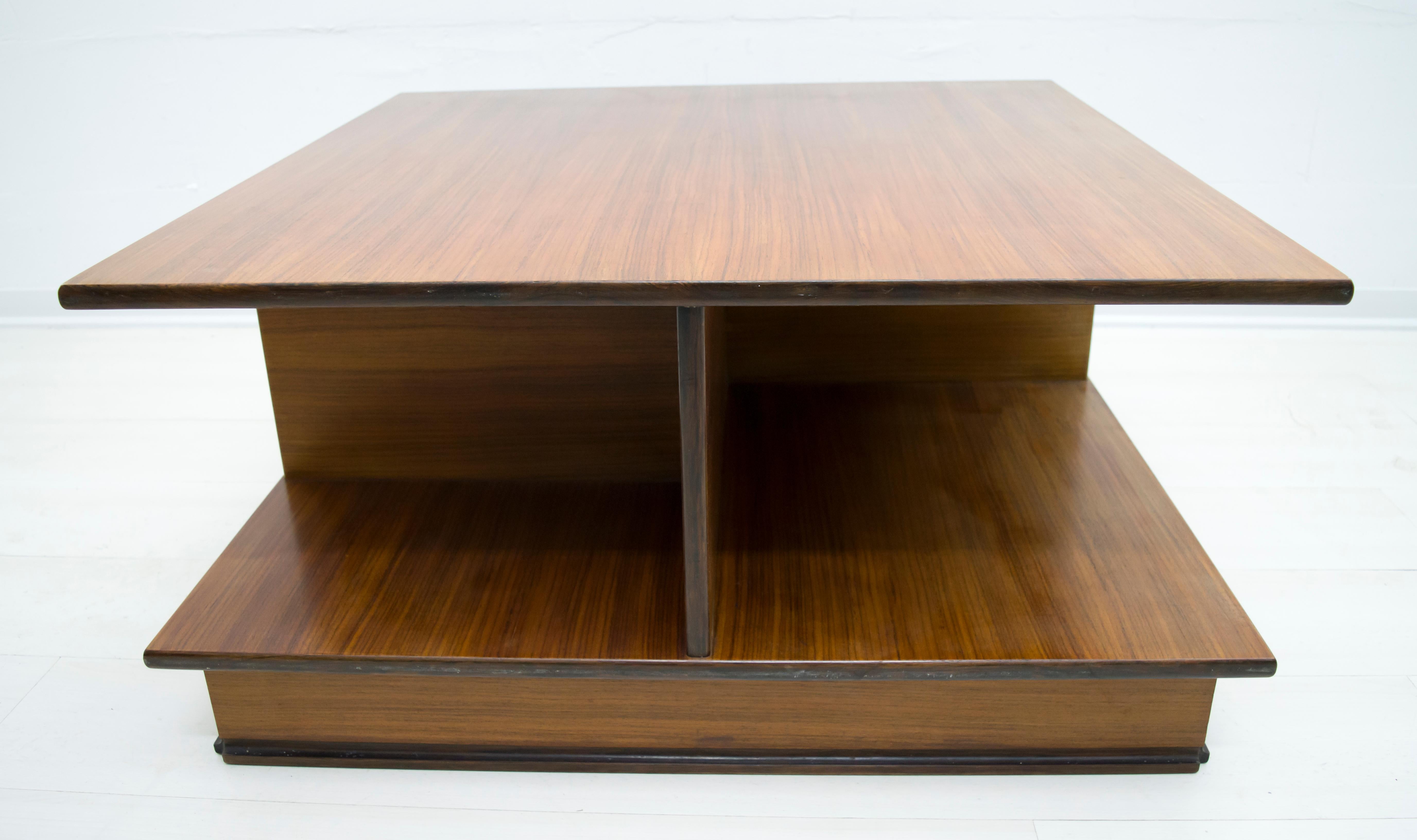 Walnut coffee table, produced by F.lli Saporiti in Besnate Italy, this model is patented.

