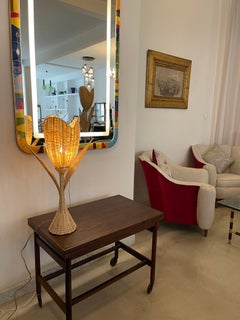 Lampada da tavolo Flo con fiori di vimini intrecciati a mano