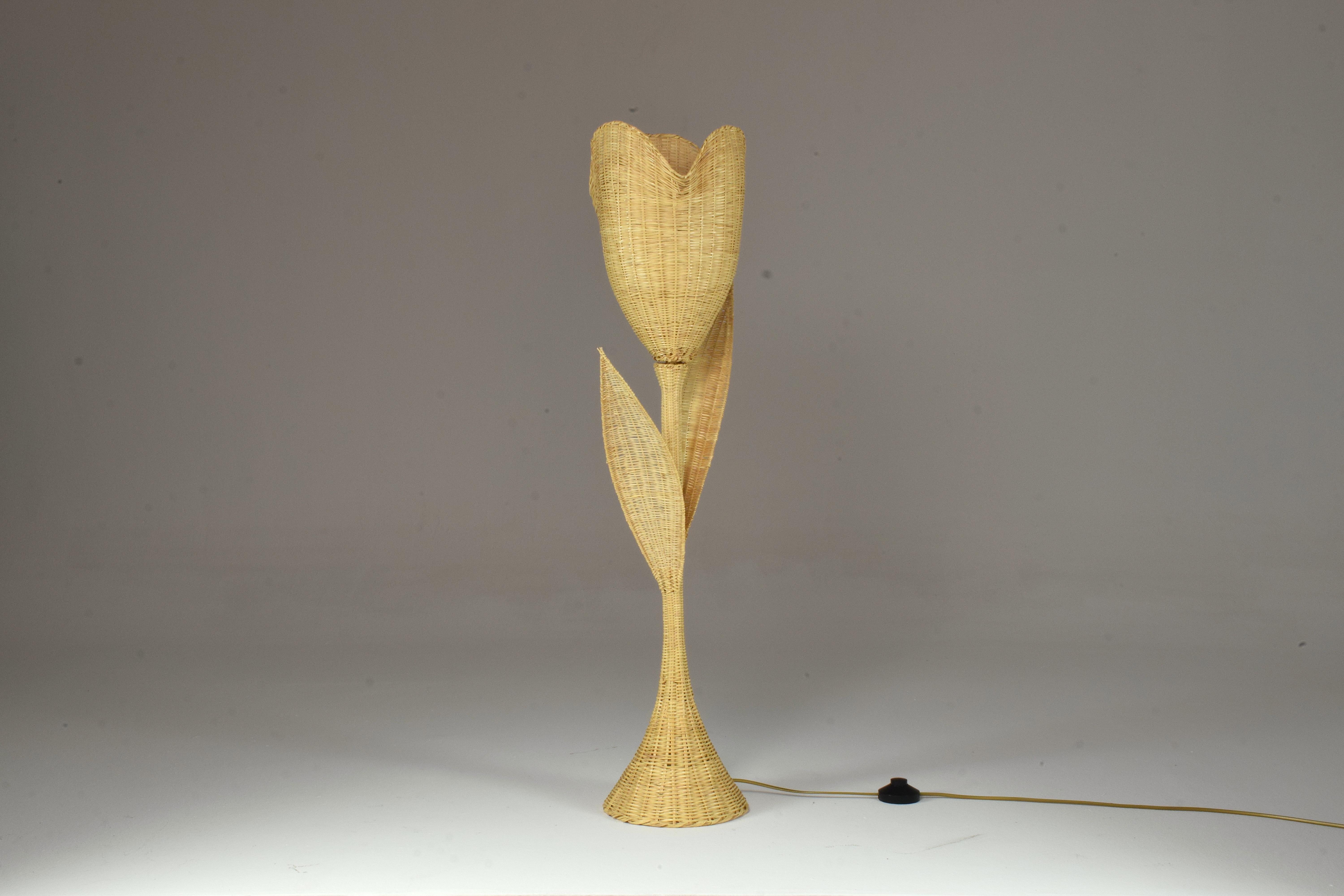 Marocain Lampe de table Flo en osier tressé à la main en vente