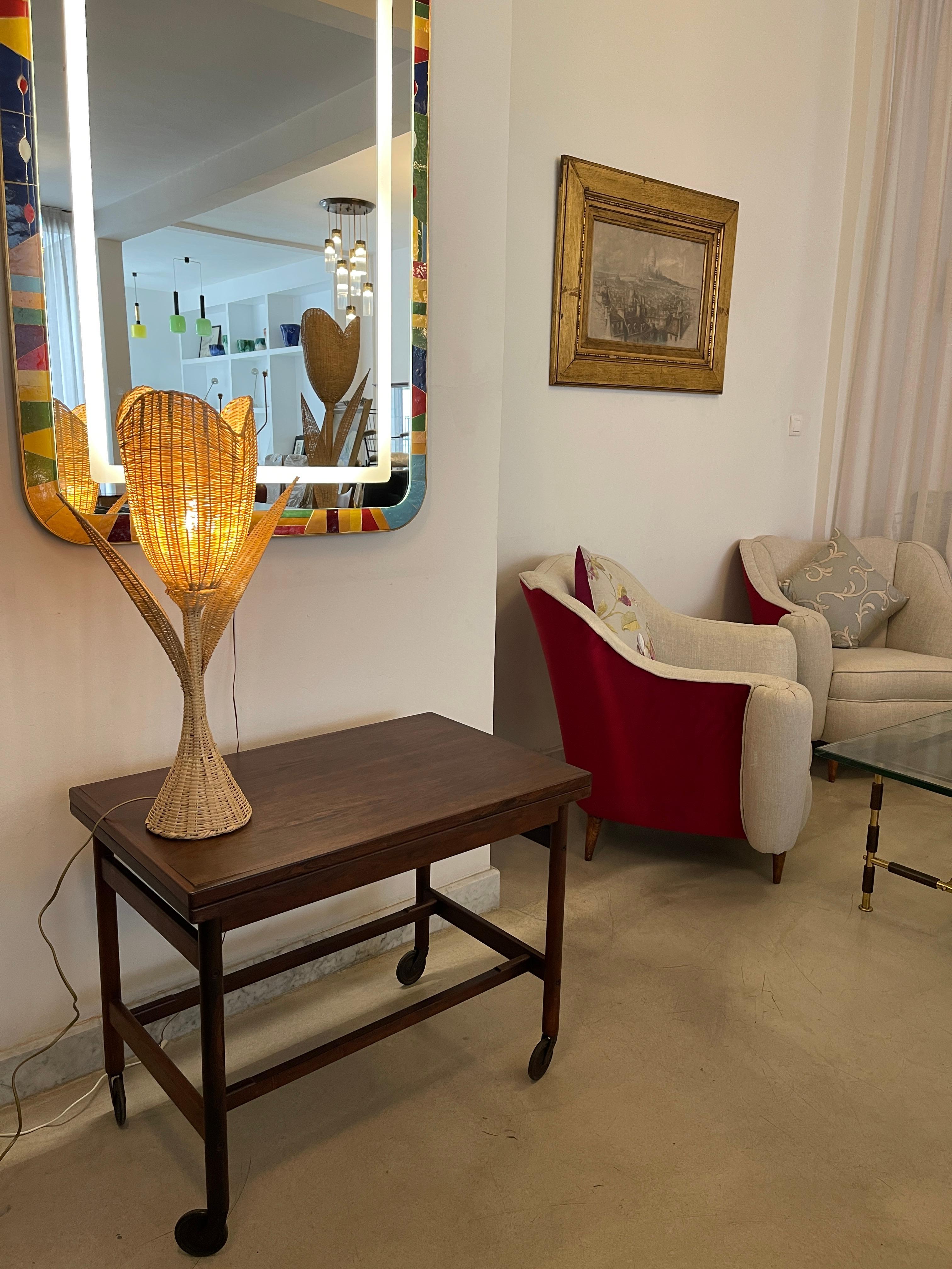 XXIe siècle et contemporain Lampe de table Flo en osier tressé à la main en vente