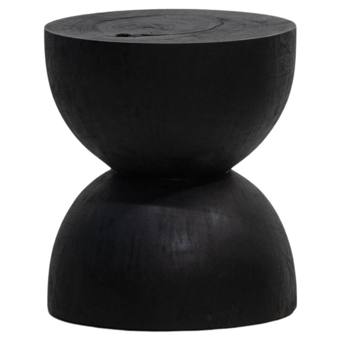 Taburete FLO, acabado Rough Black Monkey Pod