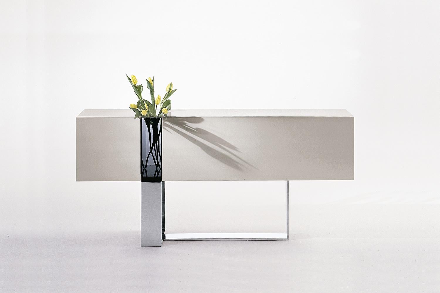 Modern Flo, White Lacquered Console with Aluminum Base by Duccio Grassi, Made in Italy For Sale