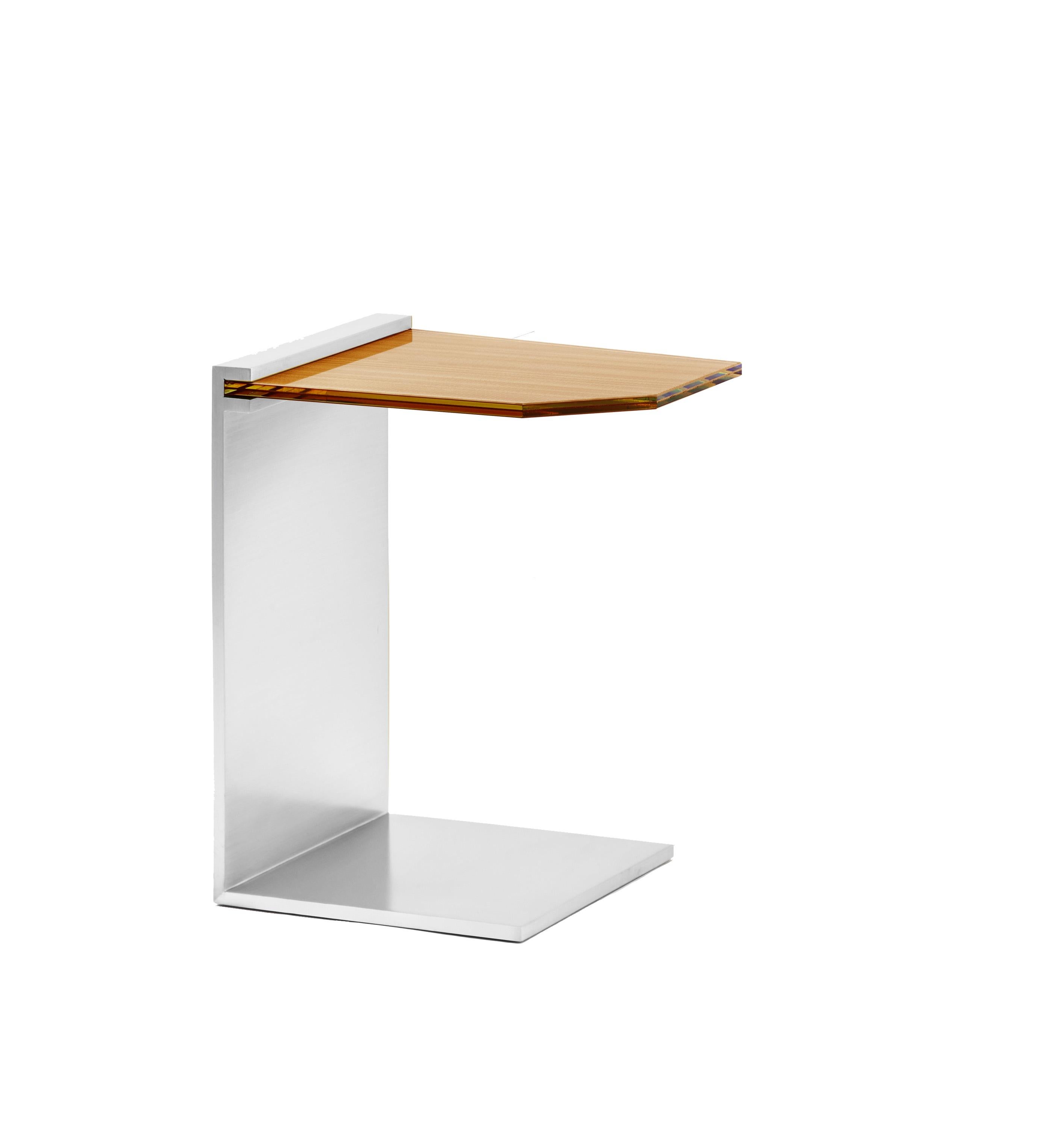 Moderne Table d'appoint en acier inoxydable avec plateau en verre, également en finition bronze de Lauren Rottet en vente