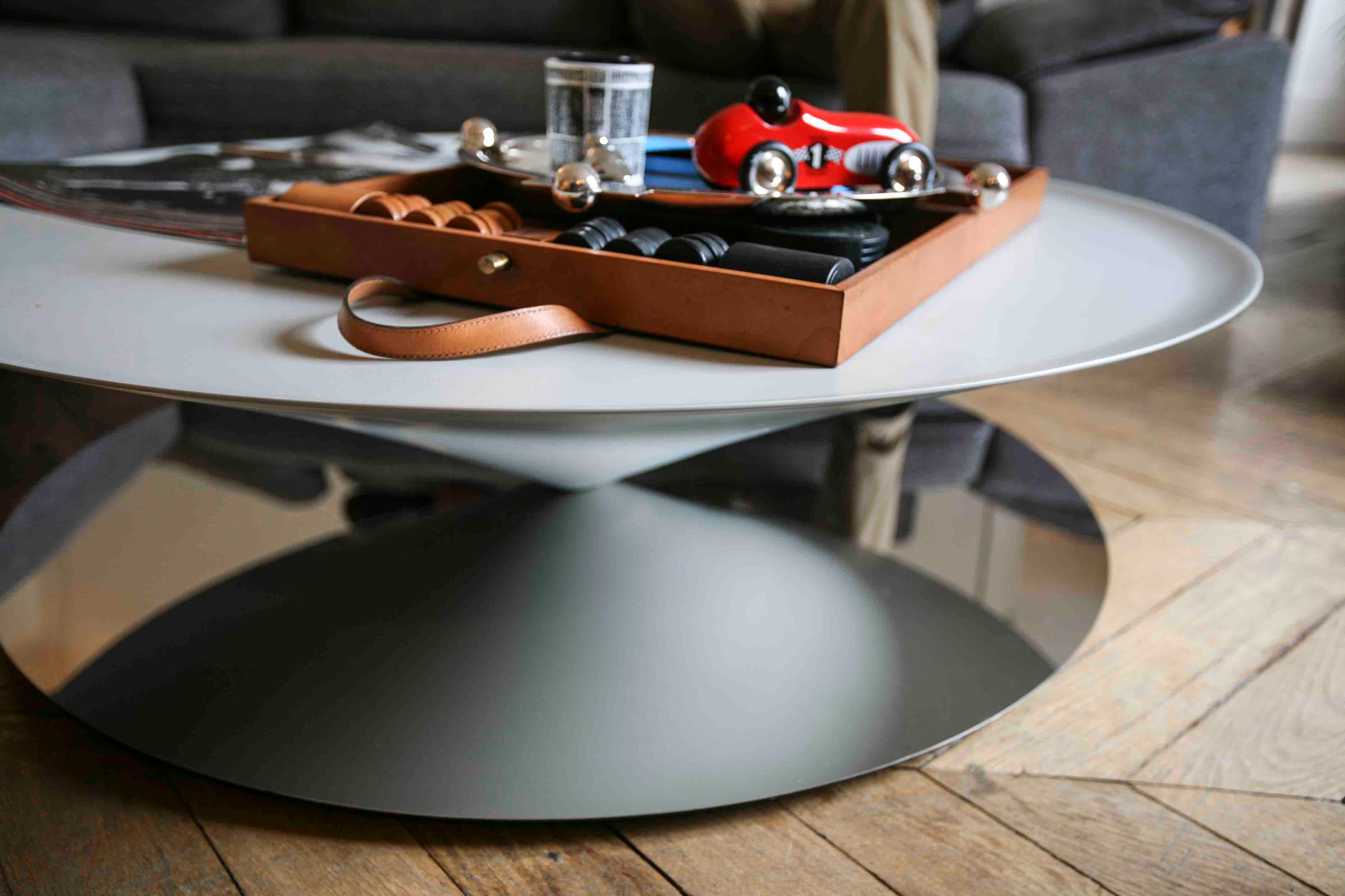 Laqué Table basse flottante grise Mat de Luca Nichetto pour La Chance en vente