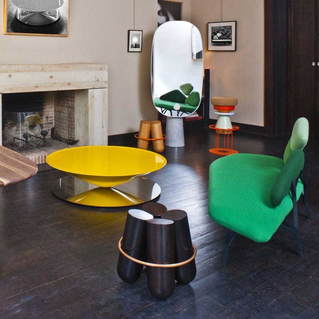 XXIe siècle et contemporain Table basse flottante en acier poli jaune brillant avec miroir, basée par La Chance en vente