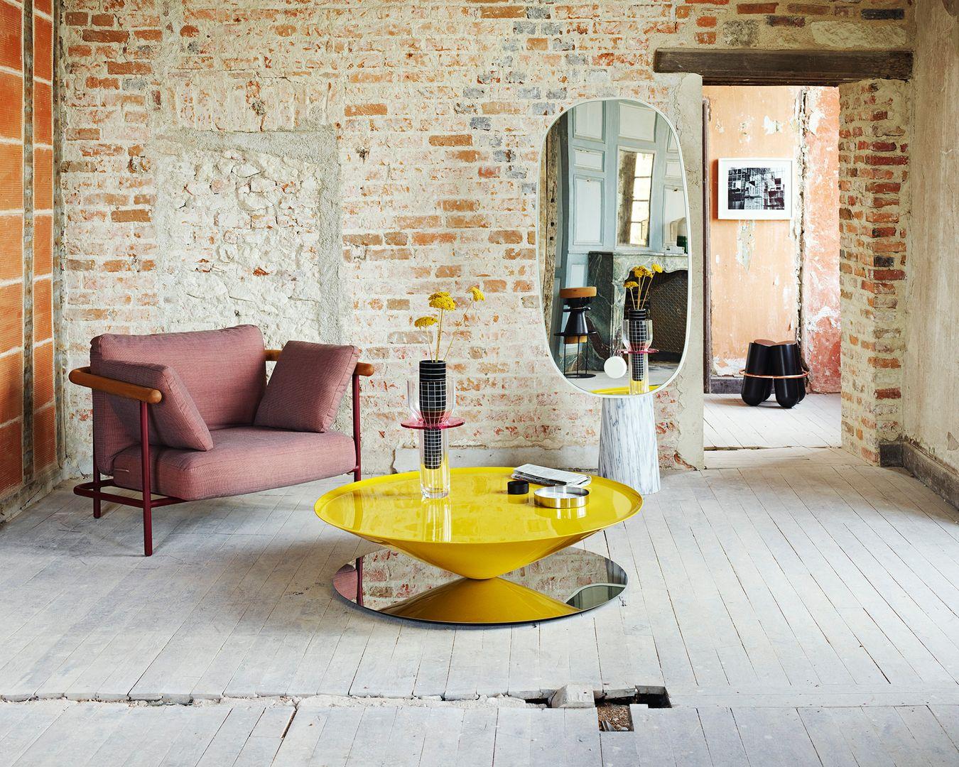 Table basse flottante en acier poli jaune brillant avec miroir, basée par La Chance en vente 1