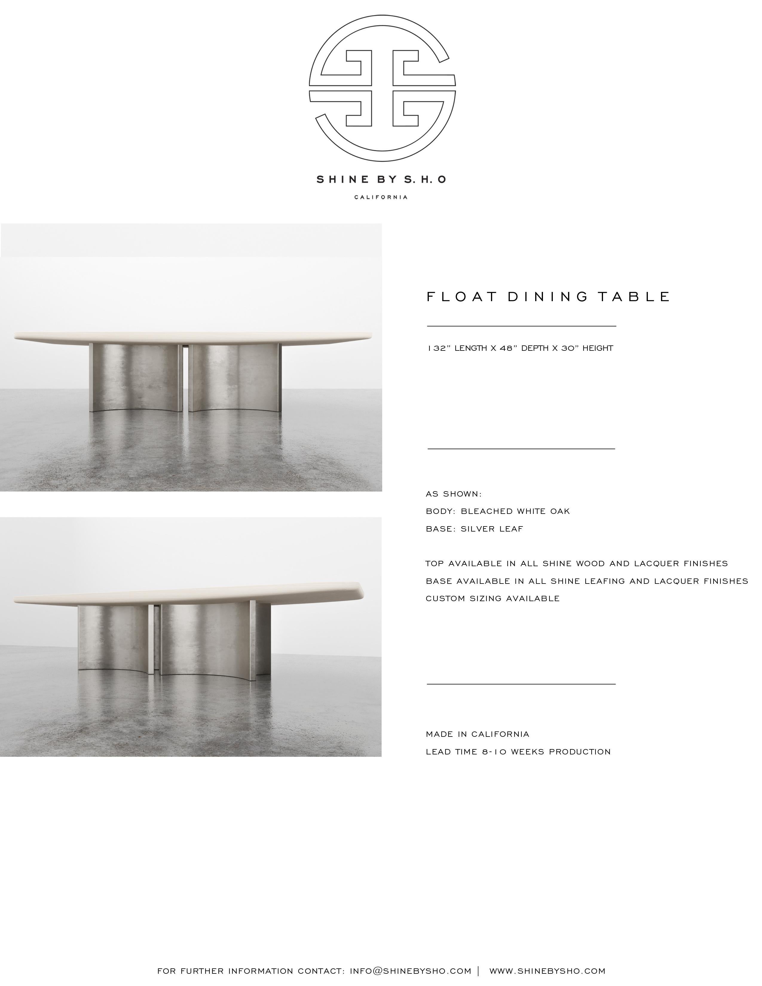 Blanchi TABLE À DINER FLOTTANTE - Table à manger moderne en chêne blanc blanchi avec piètements en feuilles d'argent en vente