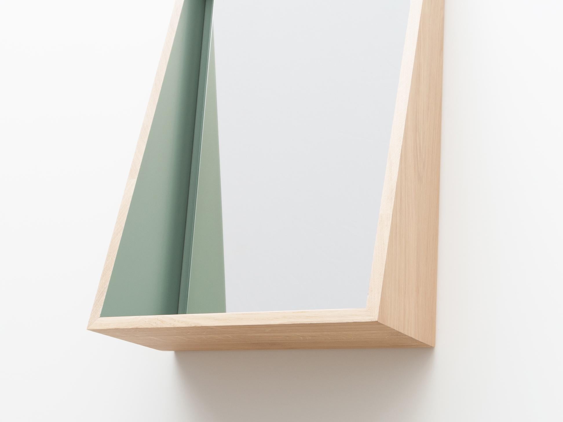The float mirror gains a catch-all shelf, very practical to leave out keys, phone, change…
Frame in 100% solid oak from sustainable French forest. Made in Anjou (France).