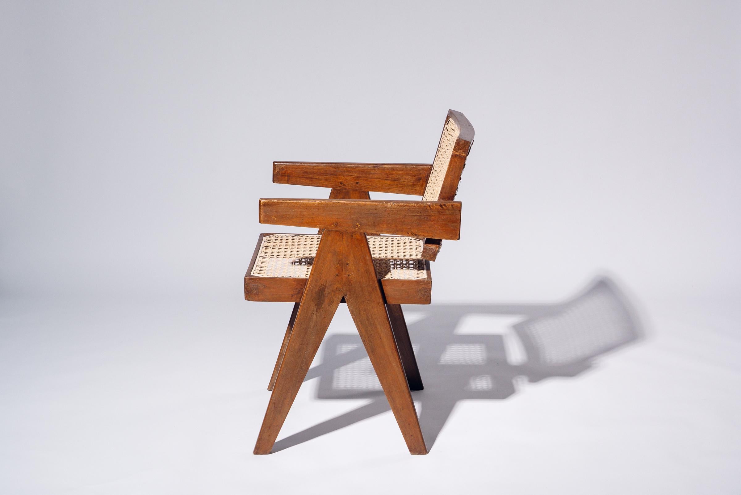 Stuhl mit schwebender Rückenlehne von Pierre Jeanneret für Chandigarh, Indien, CIRCA 1955-56 (Moderne der Mitte des Jahrhunderts) im Angebot