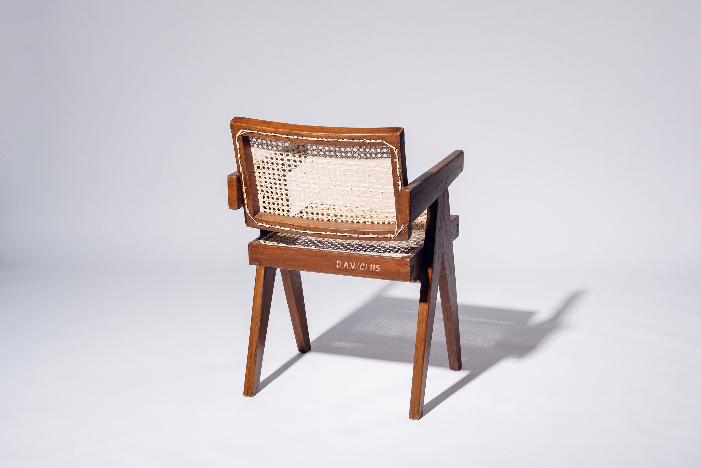 Stuhl mit schwebender Rückenlehne von Pierre Jeanneret für Chandigarh, Indien, CIRCA 1955-56 (Indisch) im Angebot