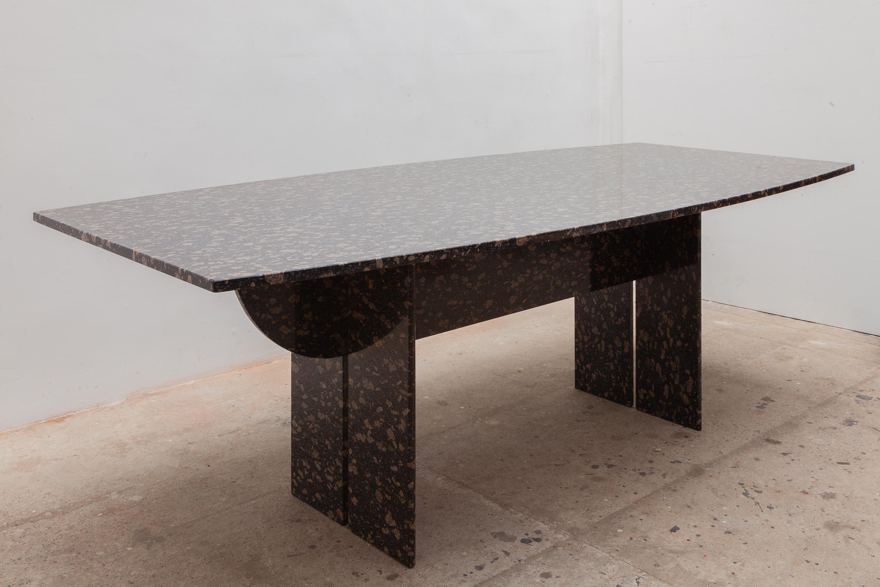 Mid-Century Modern Table de salle à manger et de conférence flottante en marbre fossile noir et or, années 1970, Italie en vente