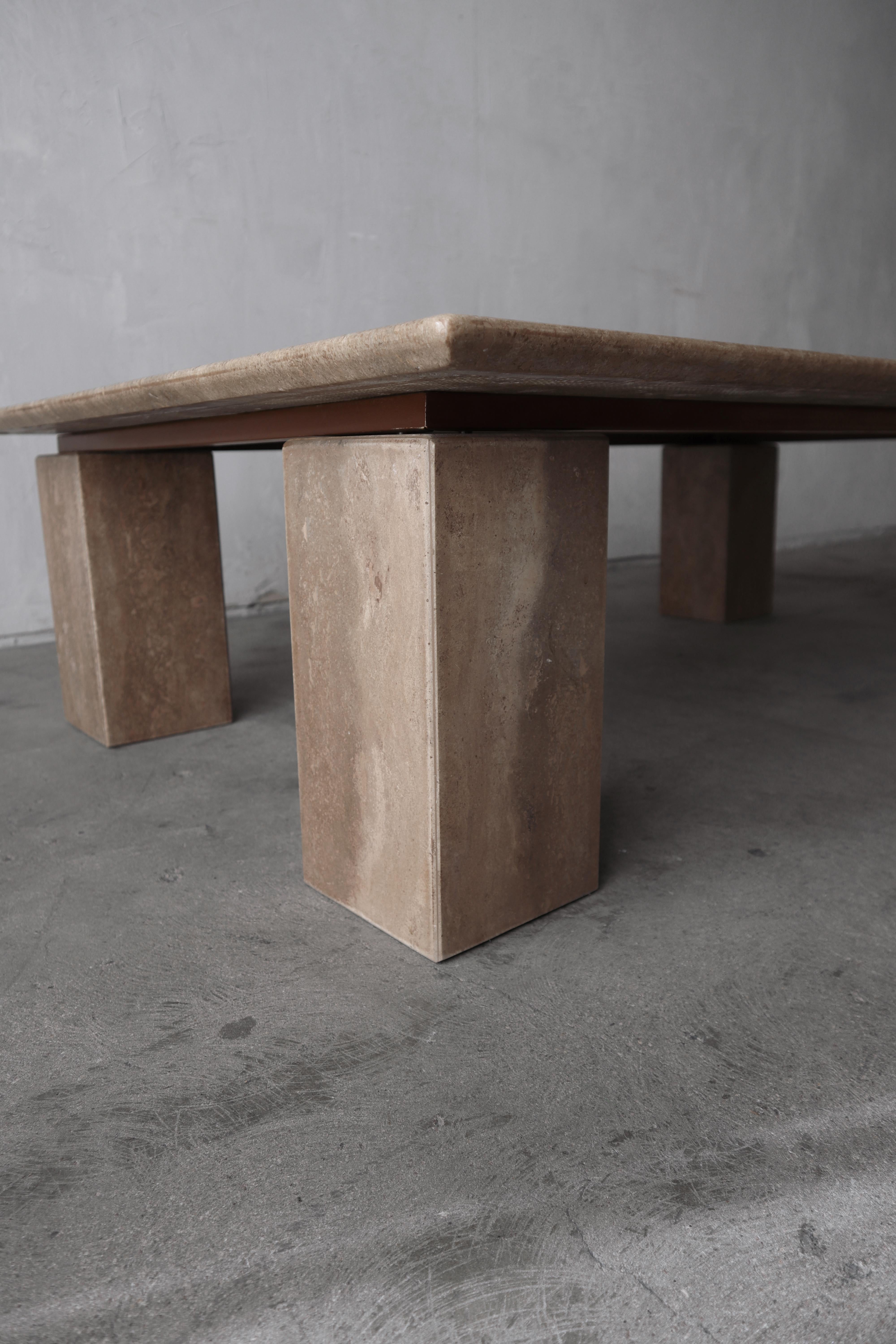 Table basse flottante en travertin Brown Bon état - En vente à Las Vegas, NV