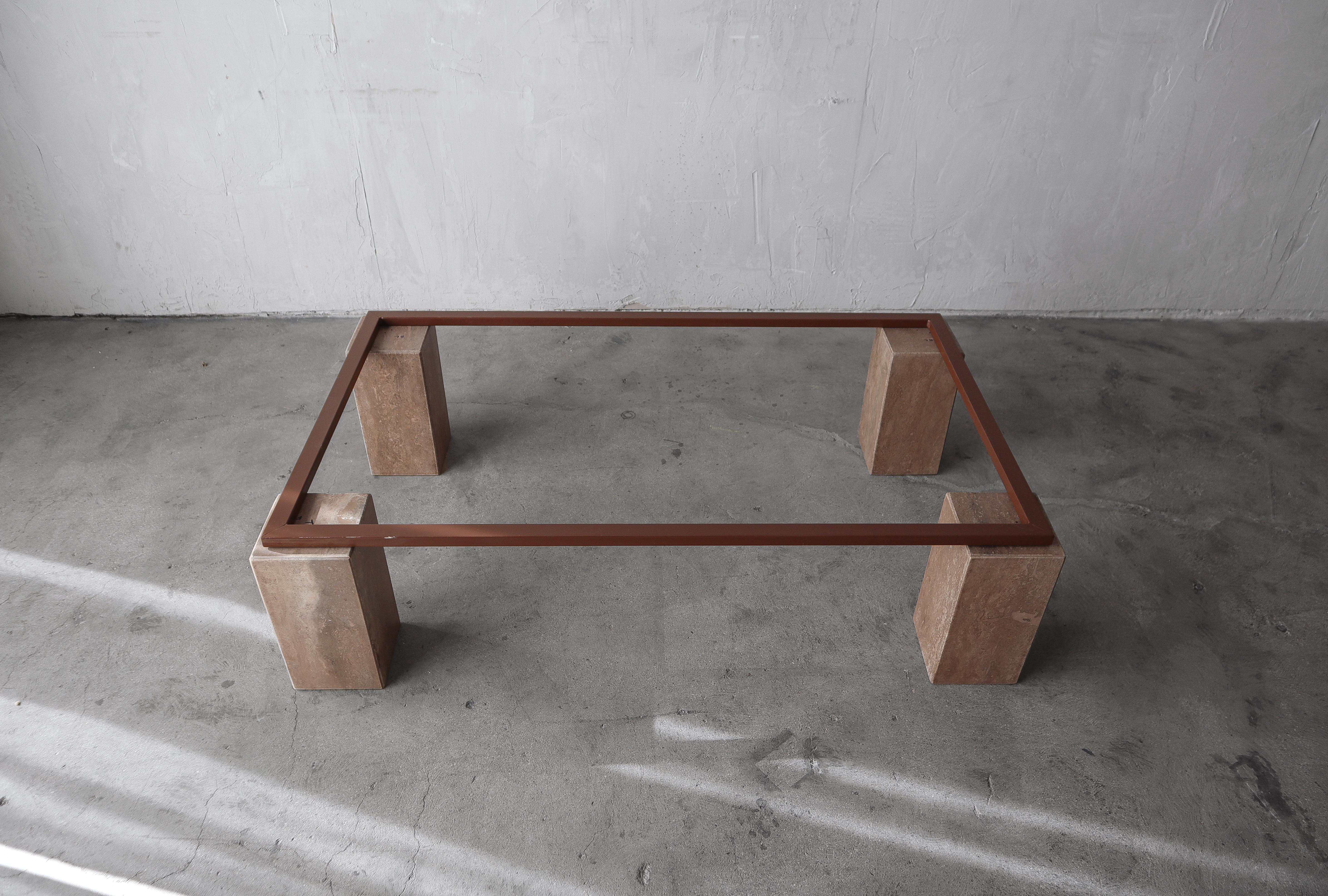 20ième siècle Table basse flottante en travertin Brown en vente