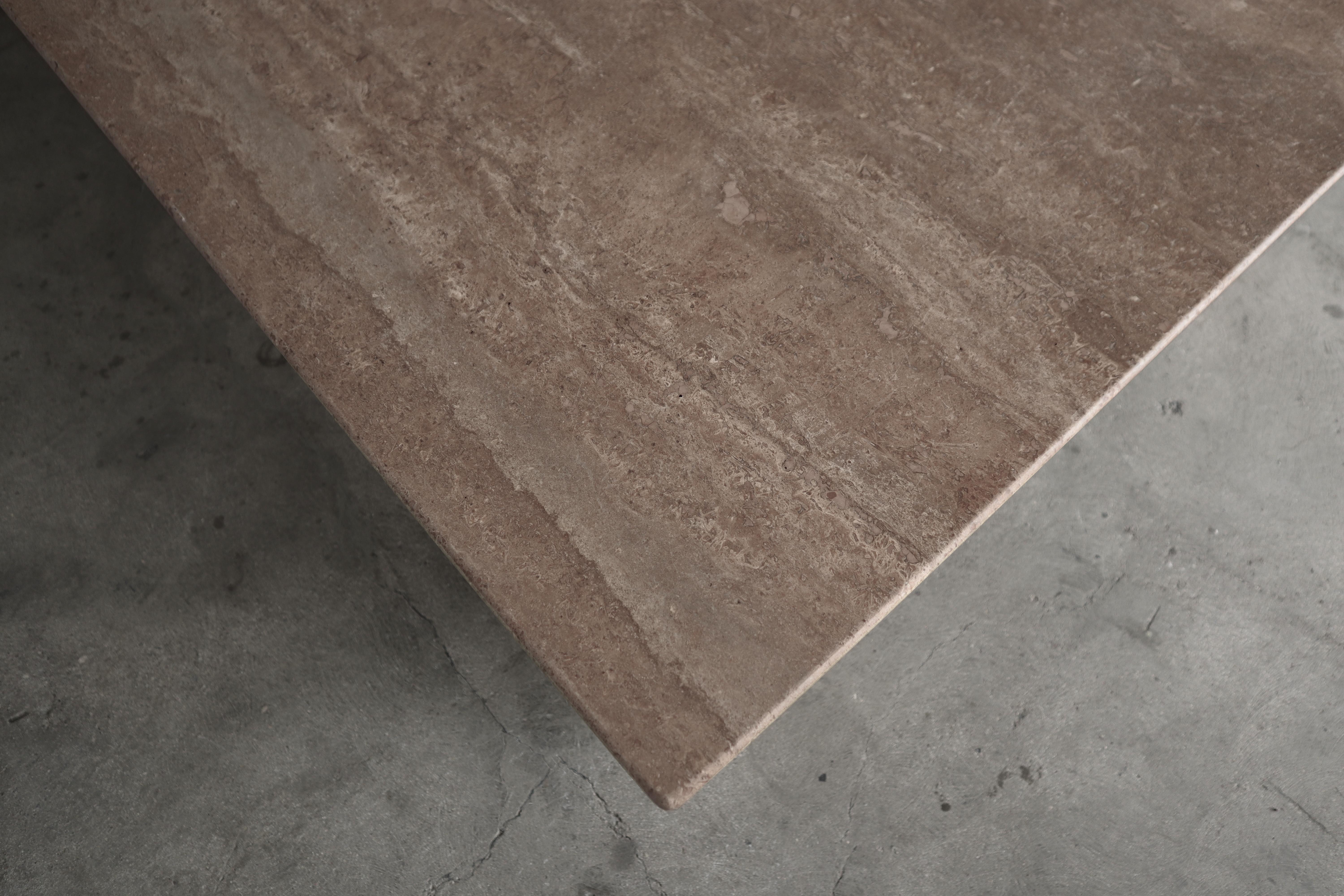Table basse flottante en travertin Brown en vente 1