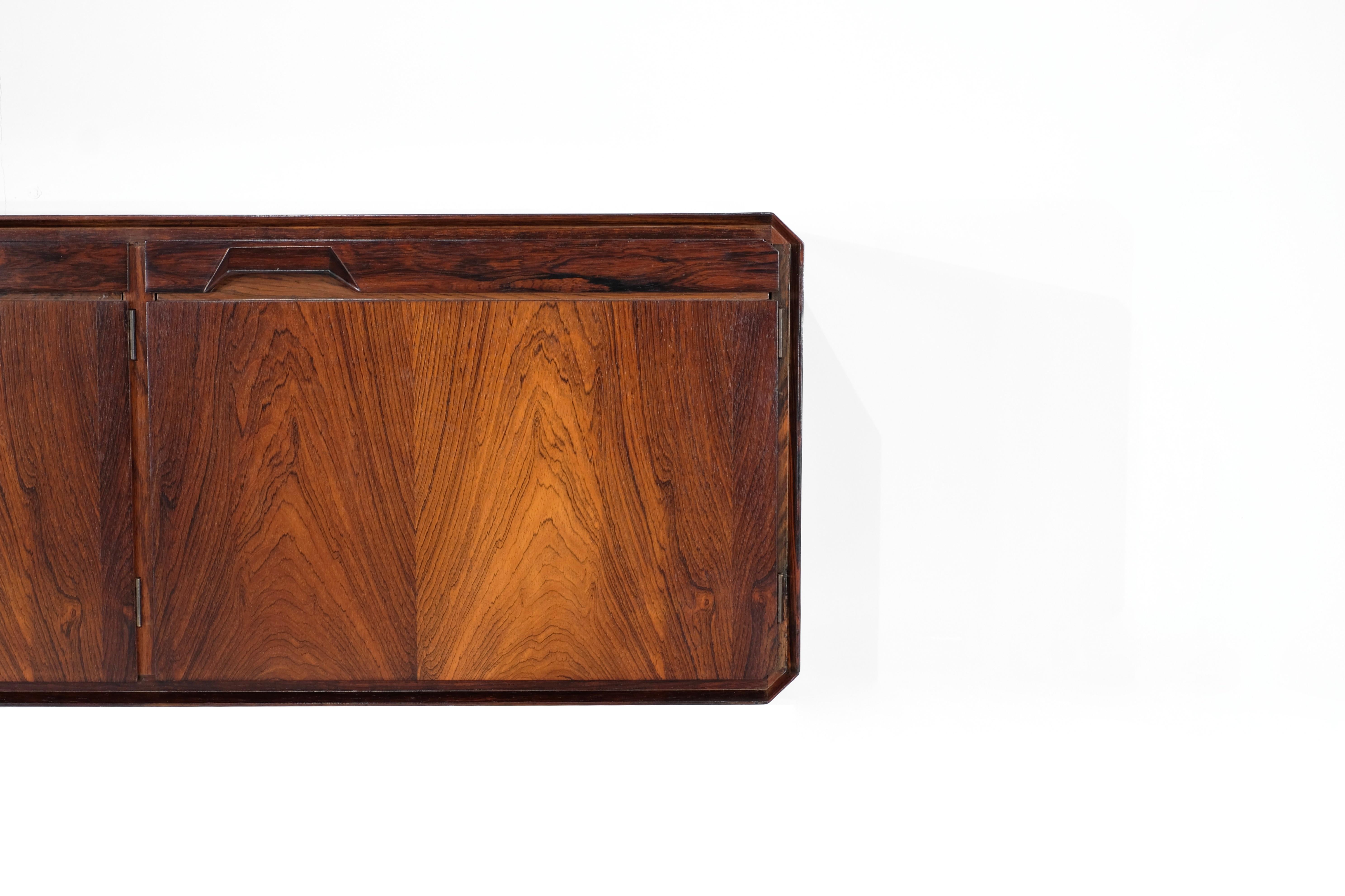 Floating buffet Sideboard in wood, Italy 1960s. In Excellent Condition For Sale In Lot/Drogenbos, BE