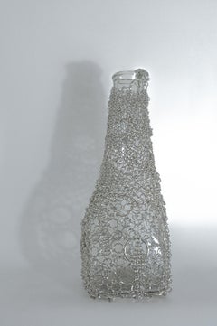 Jarrón «Floating Chainmail», hecho de acero y cristal, de Panorammma, México