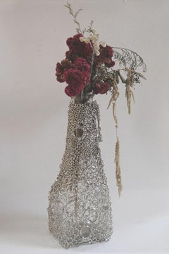 Vaso “Floating Chainmail”, realizzato in Steele e vetro, di Panorammma, Messico