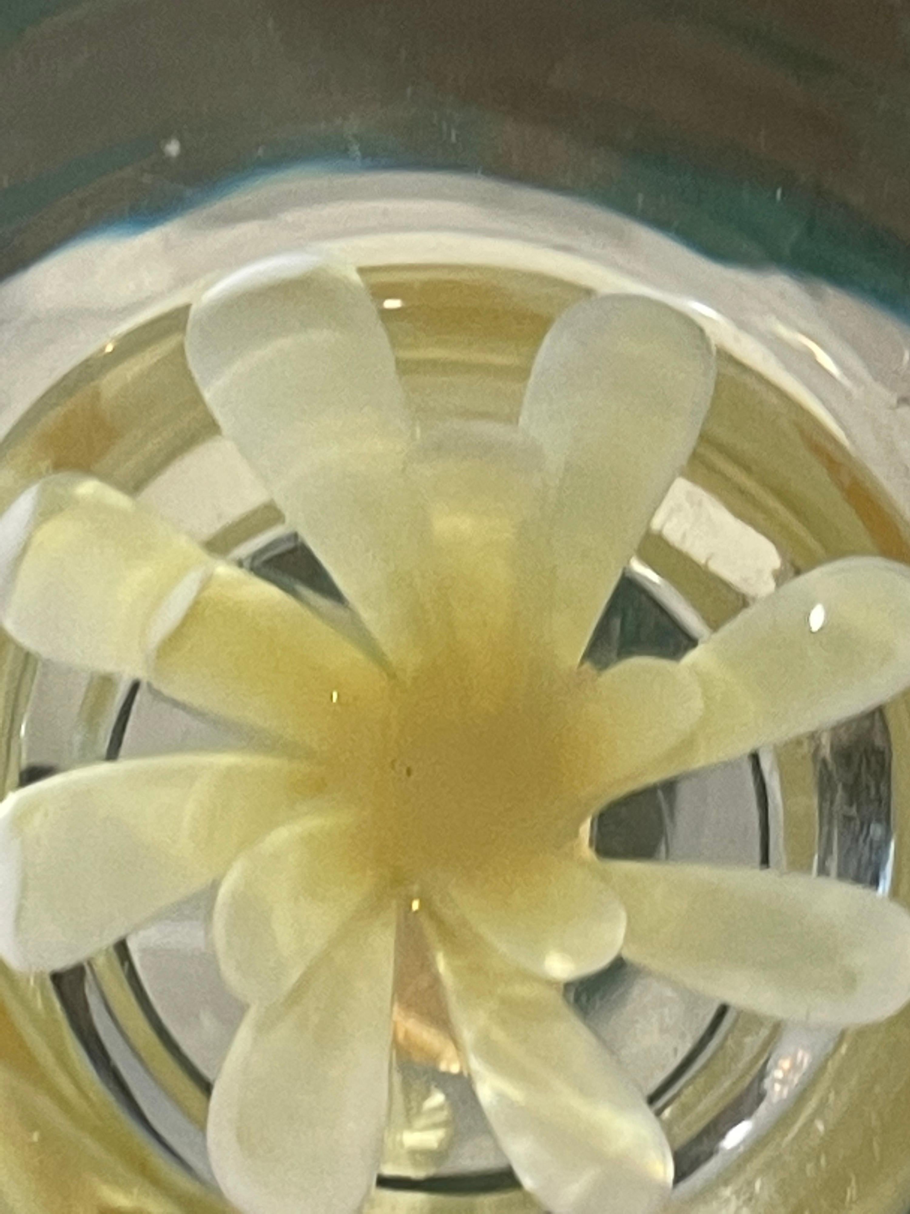 Floating Daisy in Canary Yellow Glass Bowl/ Vide-Poche In Good Condition For Sale In East Hampton, NY