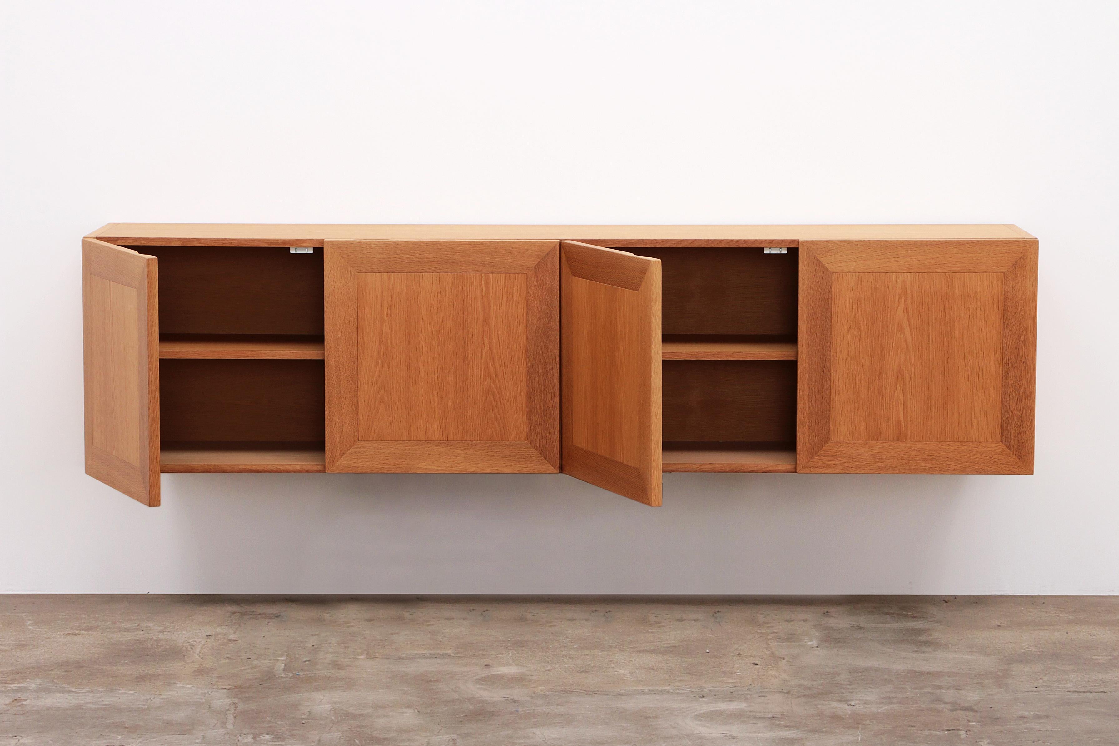 Floating Danish Design Sideboard in Solid Oak - 80s  In Excellent Condition For Sale In Oostrum-Venray, NL