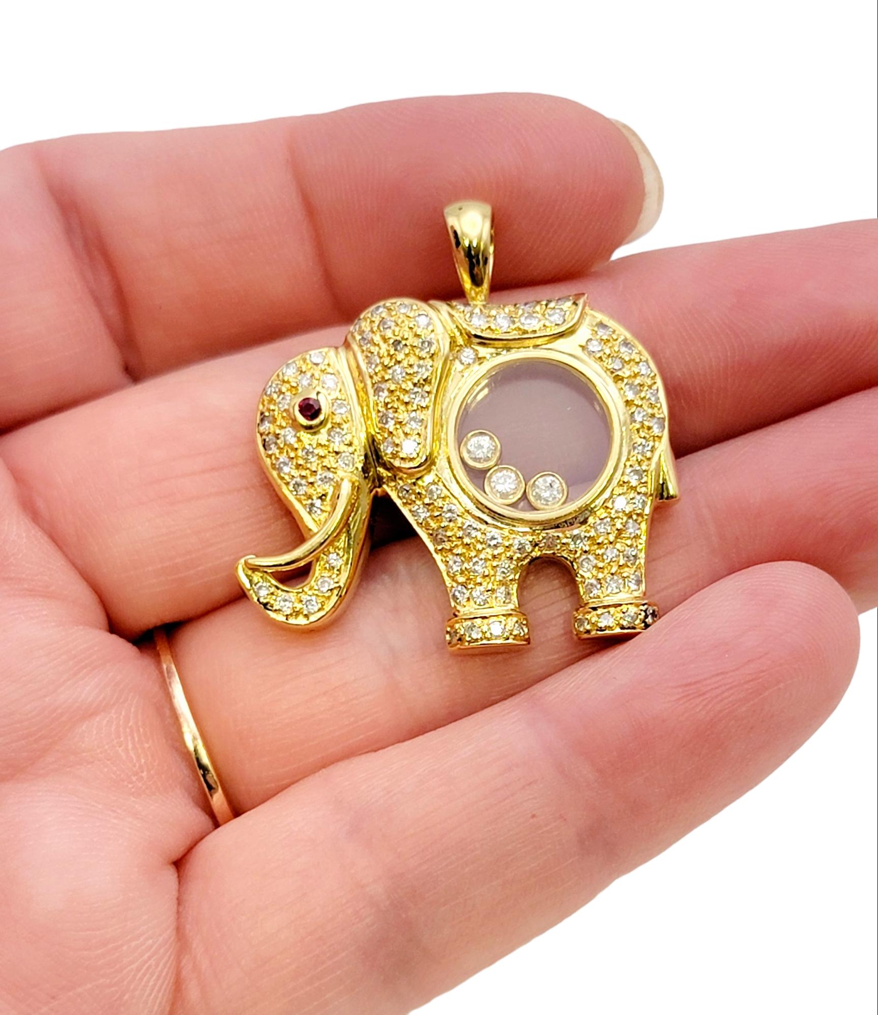 Ciondolo Elefante fluttuante con diamanti e pavé e occhio di rubino in oro giallo 18 carati 5