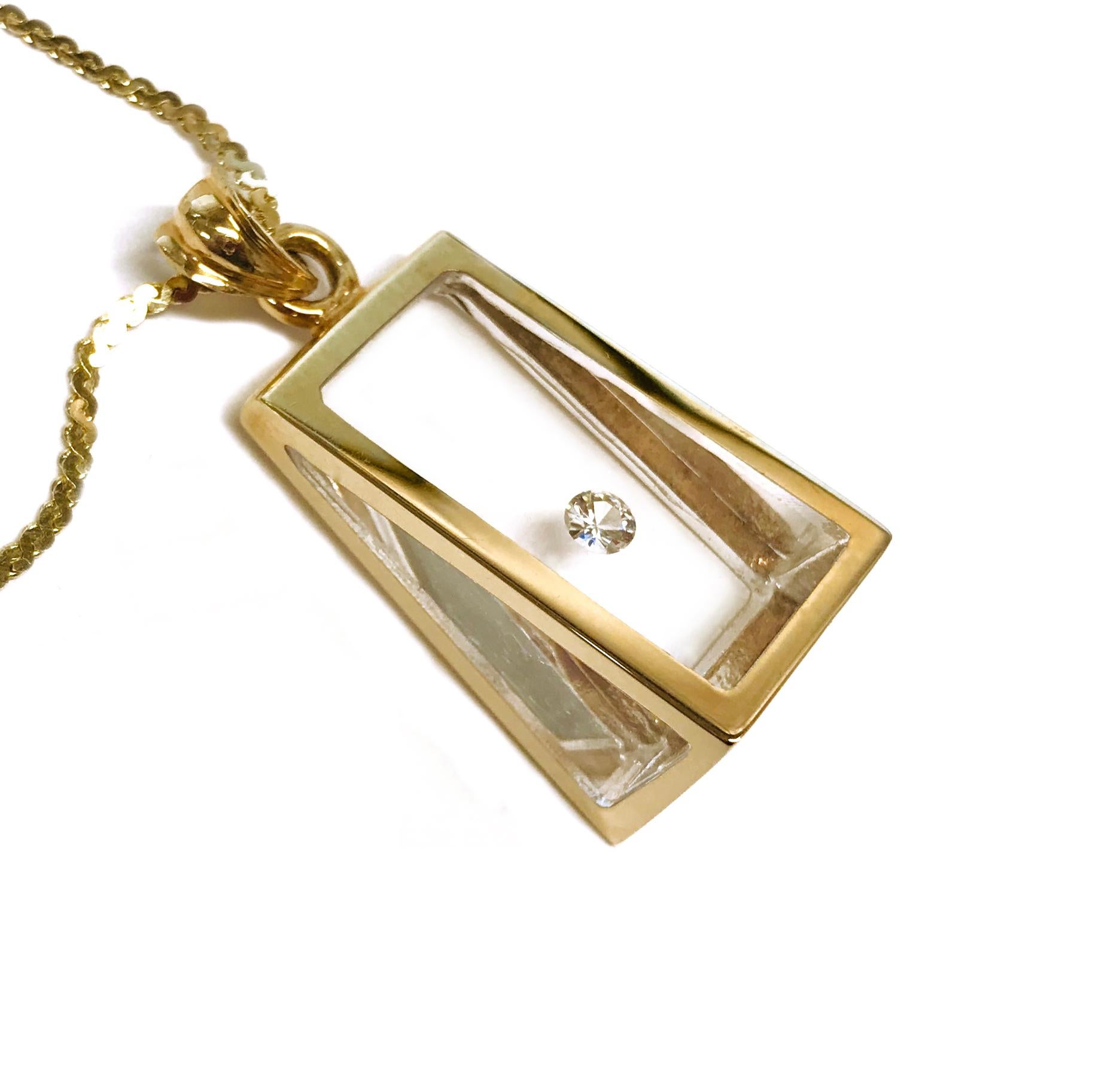 Taille ronde Pendentif pyramide de diamants flottants, 14 carats en vente