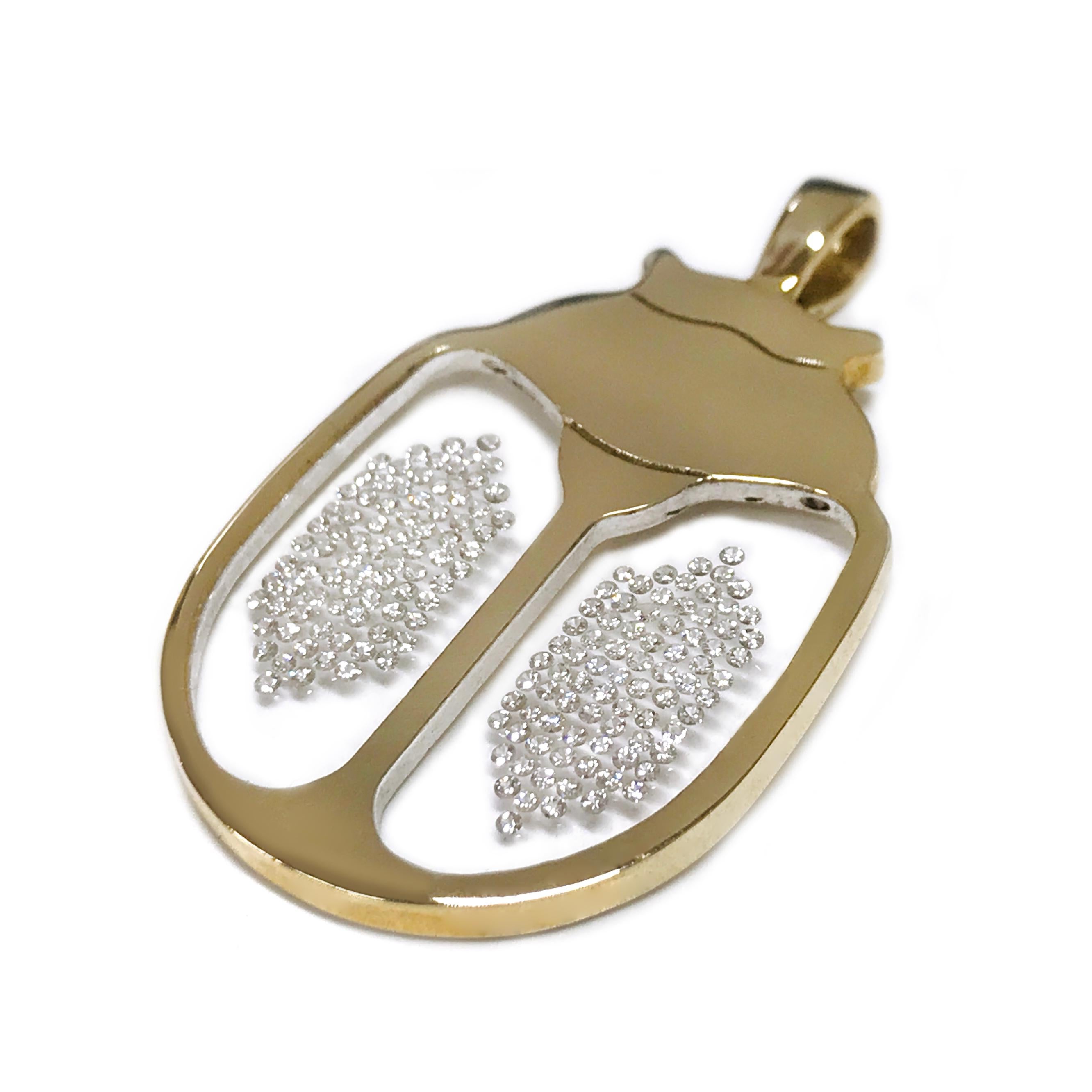 Moderne Pendentif scarabée flottant en diamants 14 carats en vente
