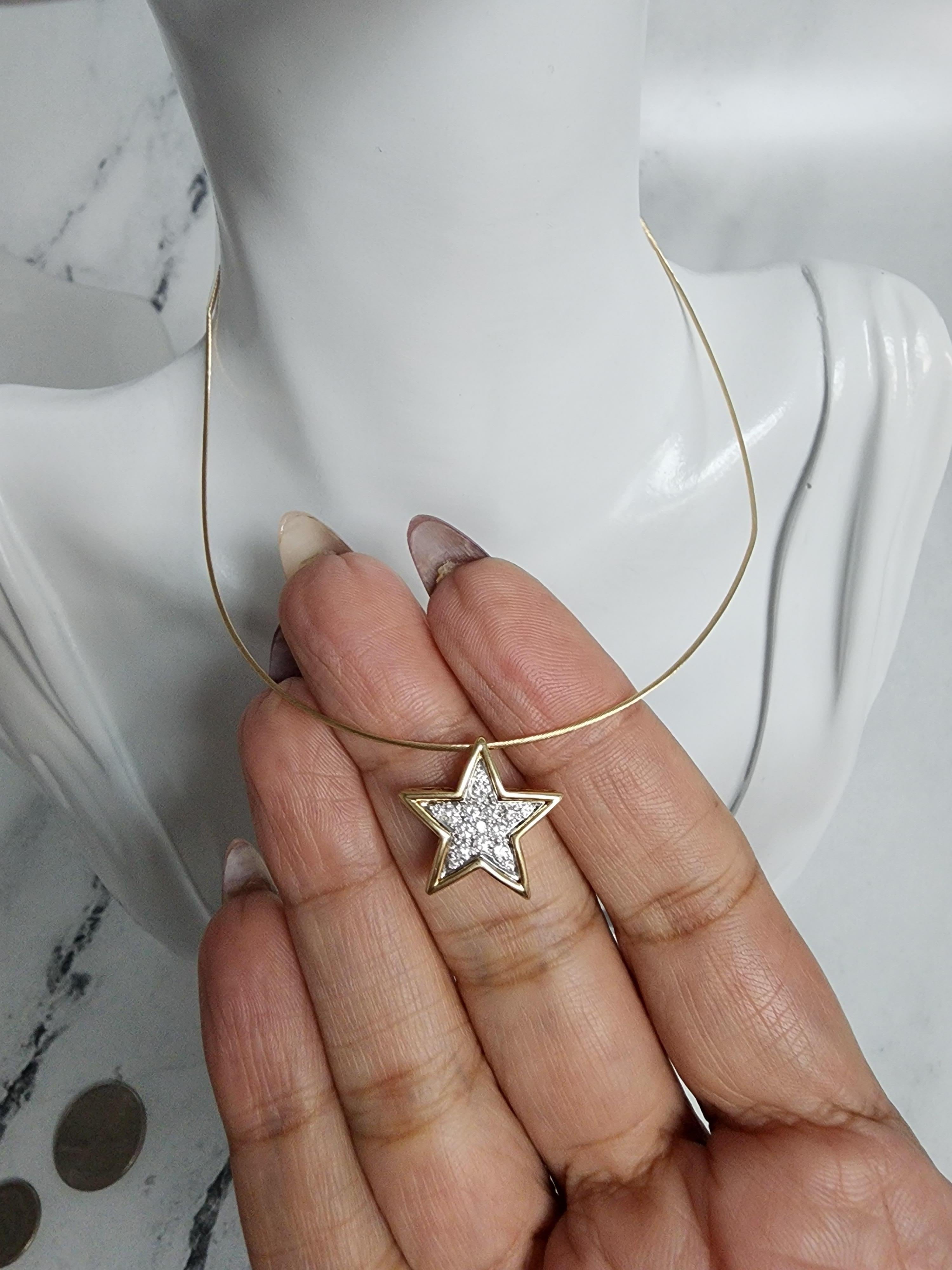 Round Cut Floating Diamond Star Shaped Necklace 14k Yellow Gold For Sale