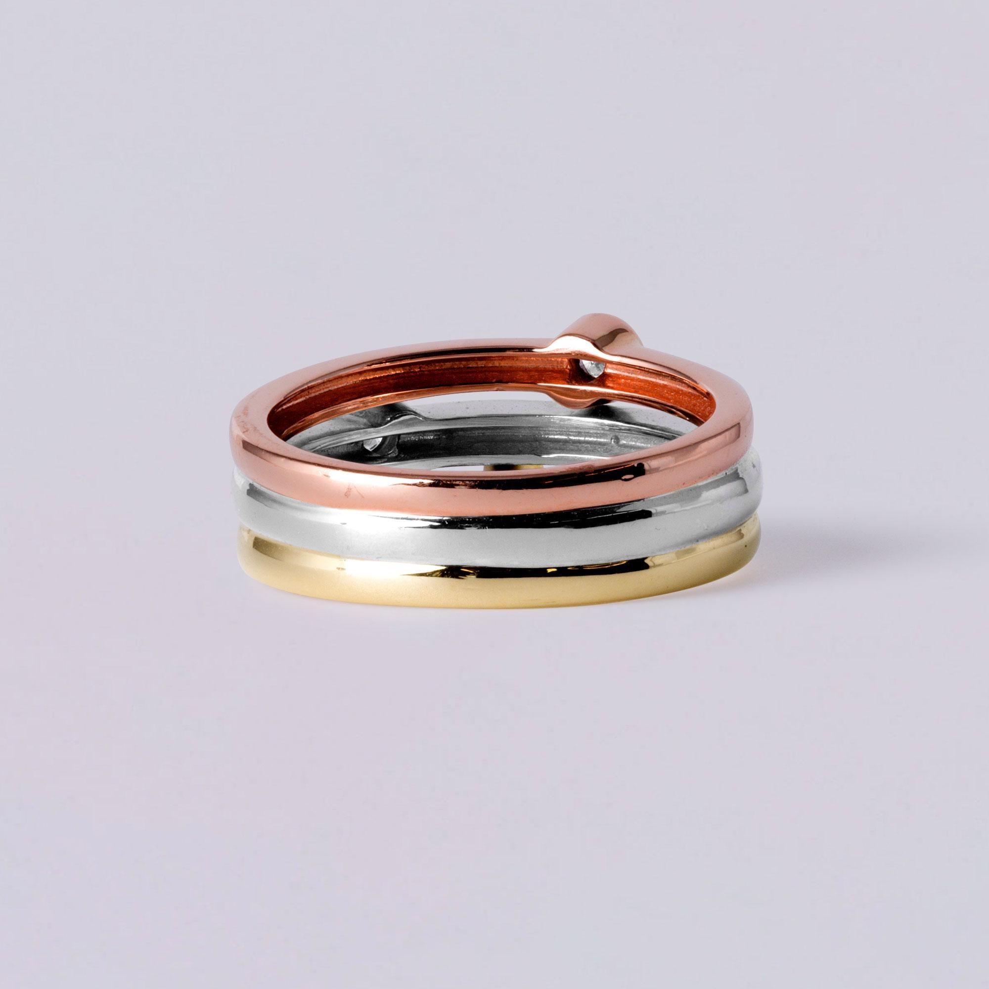 Floating Diamonds Bezel Set 14 Karat Tri Gold 3 Row Ring Band Size 7.25 In Good Condition For Sale In Los Angeles, CA