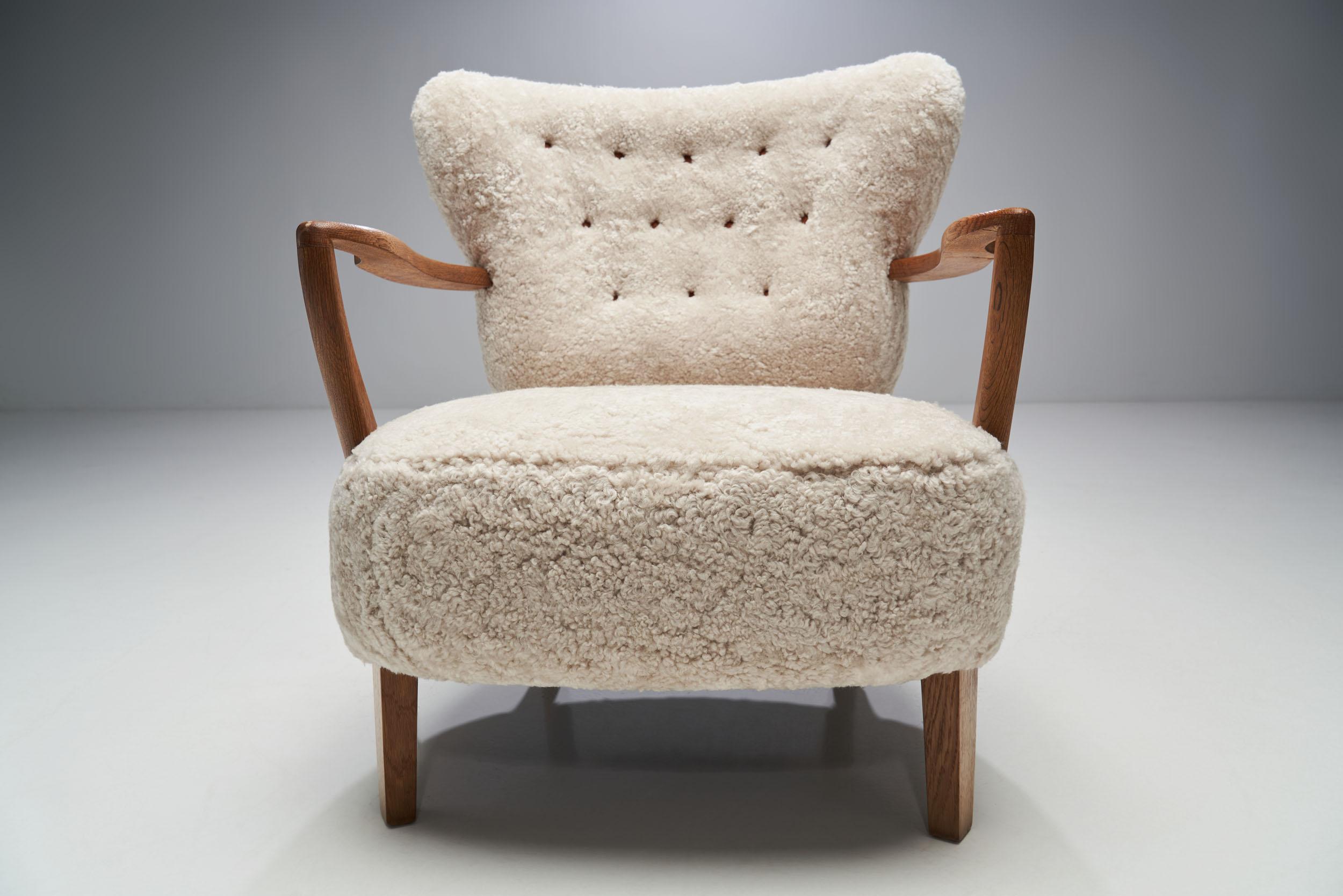 Floating Easy Chair in Sheepskin by Otto Schulz (attr.), Sweden 1940s In Good Condition For Sale In Utrecht, NL