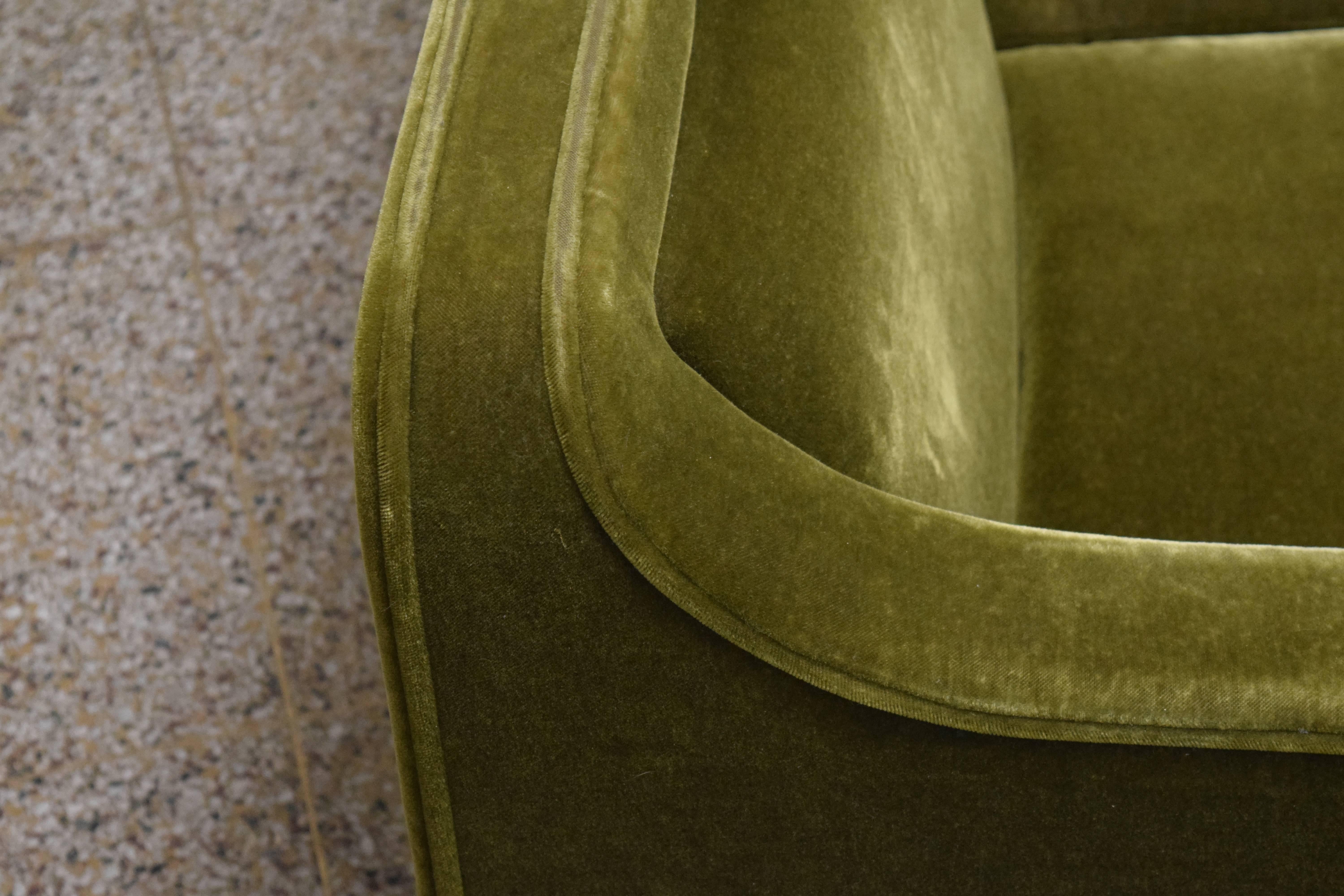 Floating Green Velvet Sofa by Lehigh-Leopold In Good Condition For Sale In Princeton, NJ