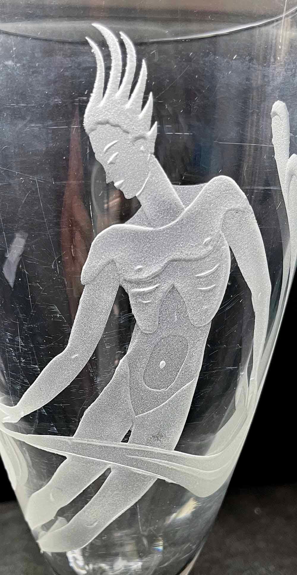 Art déco « Nu masculin flottant avec draperie », vase Art Déco très rare de Grosz en vente