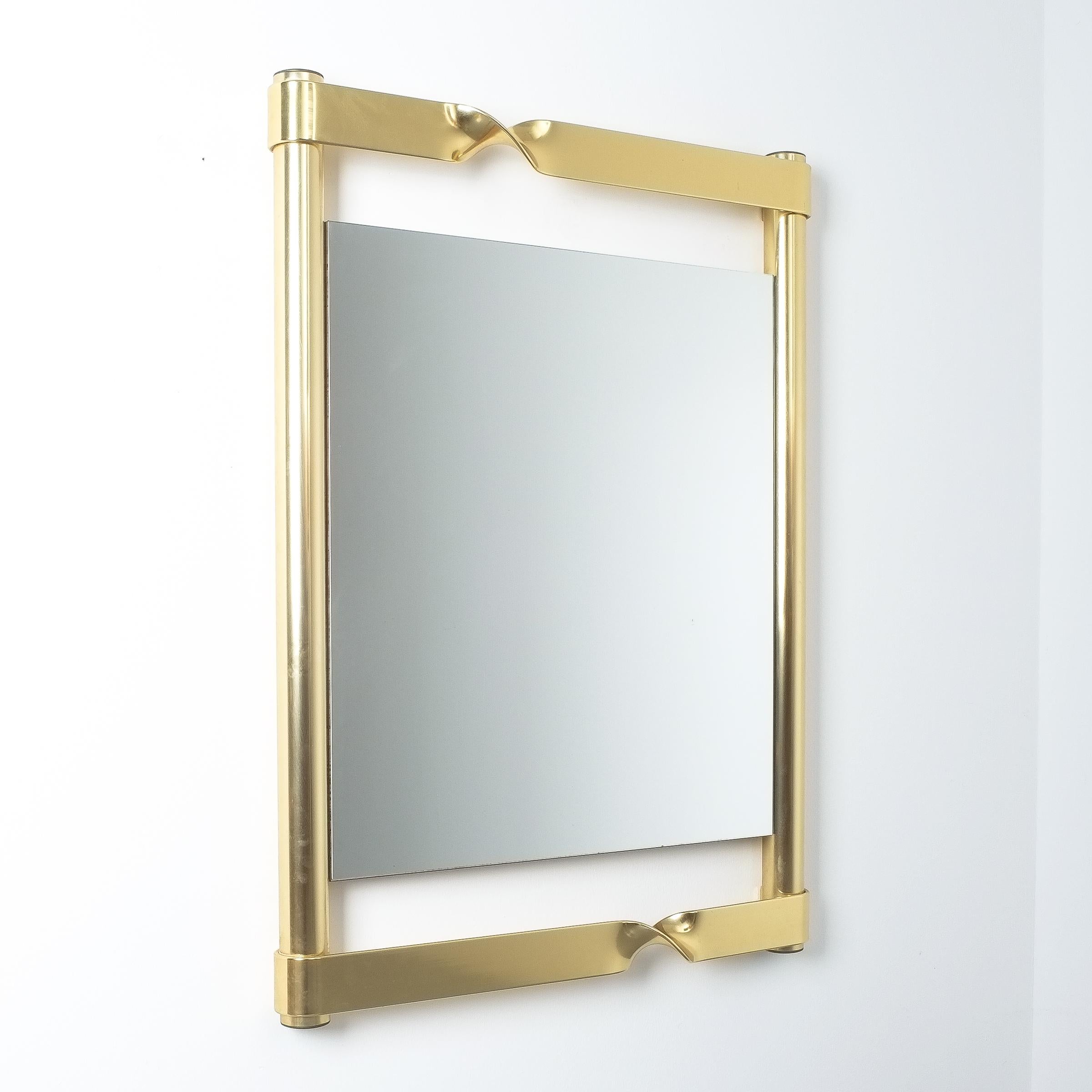 Luciano Frigerio Midcentury Brass Mirror with Twisted Frame, Italy, circa 1970 For Sale 3