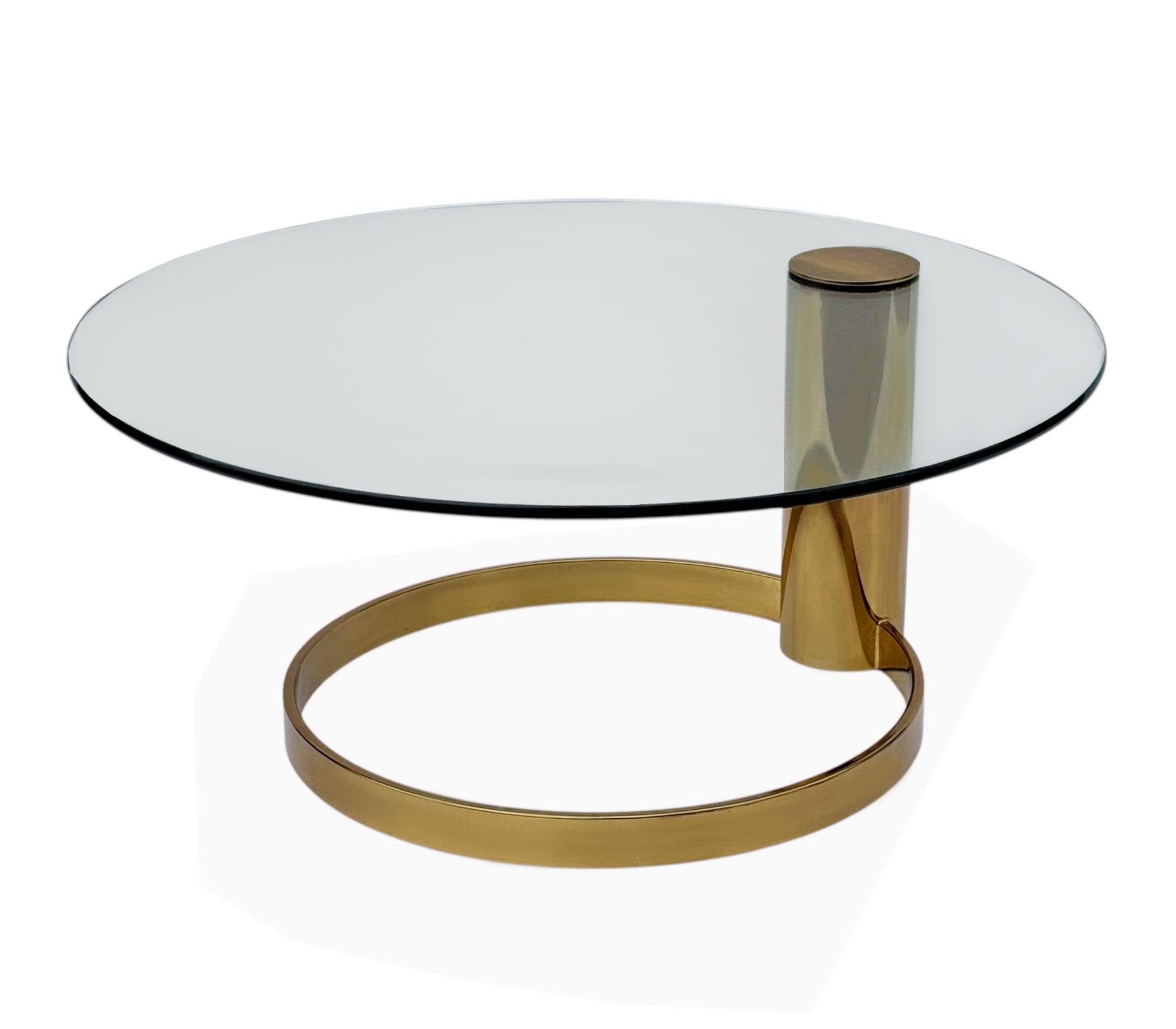 Mid-Century Modern Table de cocktail flottante en verre rond et en laiton Leon Rosen pour Pace, moderne du Moyen Âge en vente