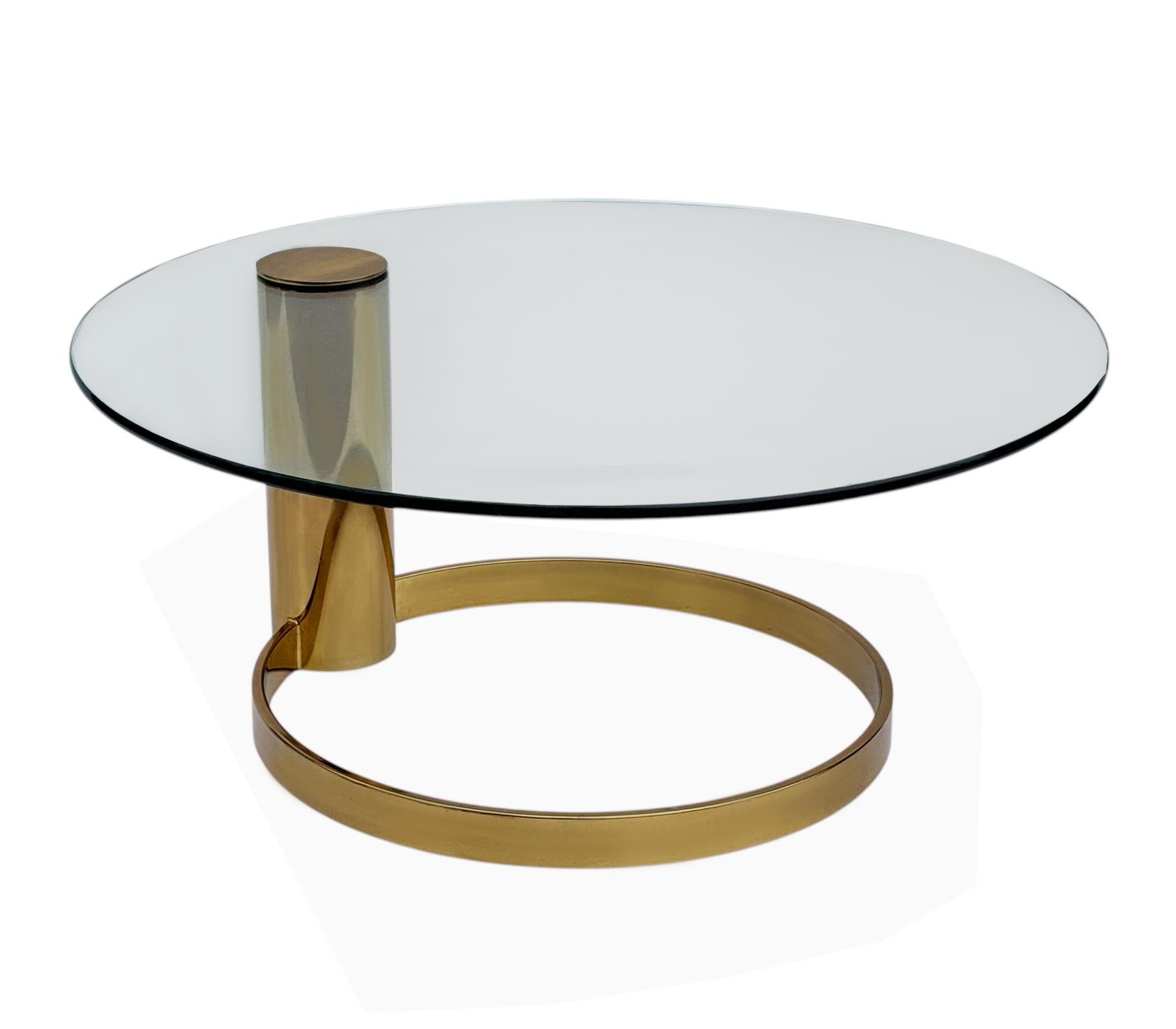 Laiton Table de cocktail flottante en verre rond et en laiton Leon Rosen pour Pace, moderne du Moyen Âge en vente