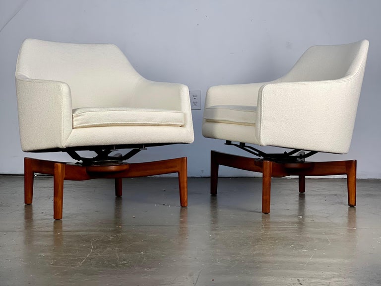 Floating Mid-Century Modern Swivel Lounge Barrel Chairs by Jens Risom 4