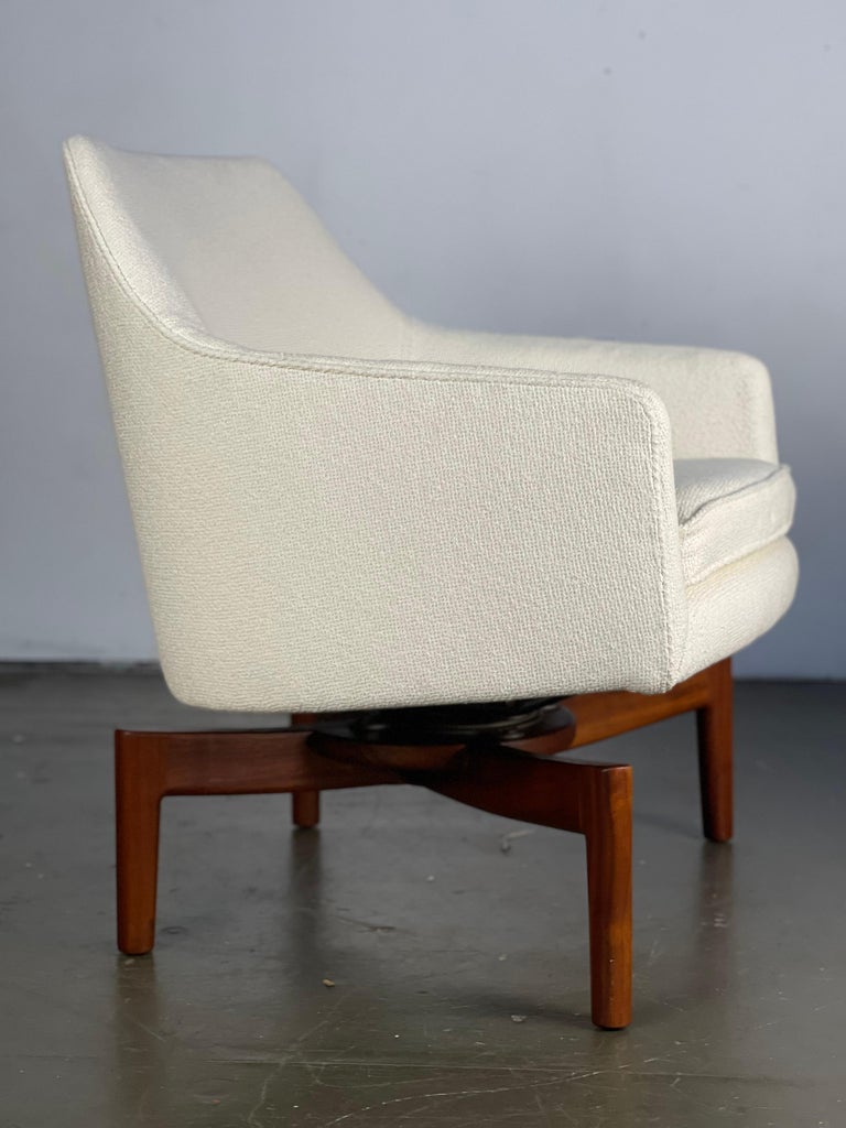 Floating Mid-Century Modern Swivel Lounge Barrel Chairs by Jens Risom 1
