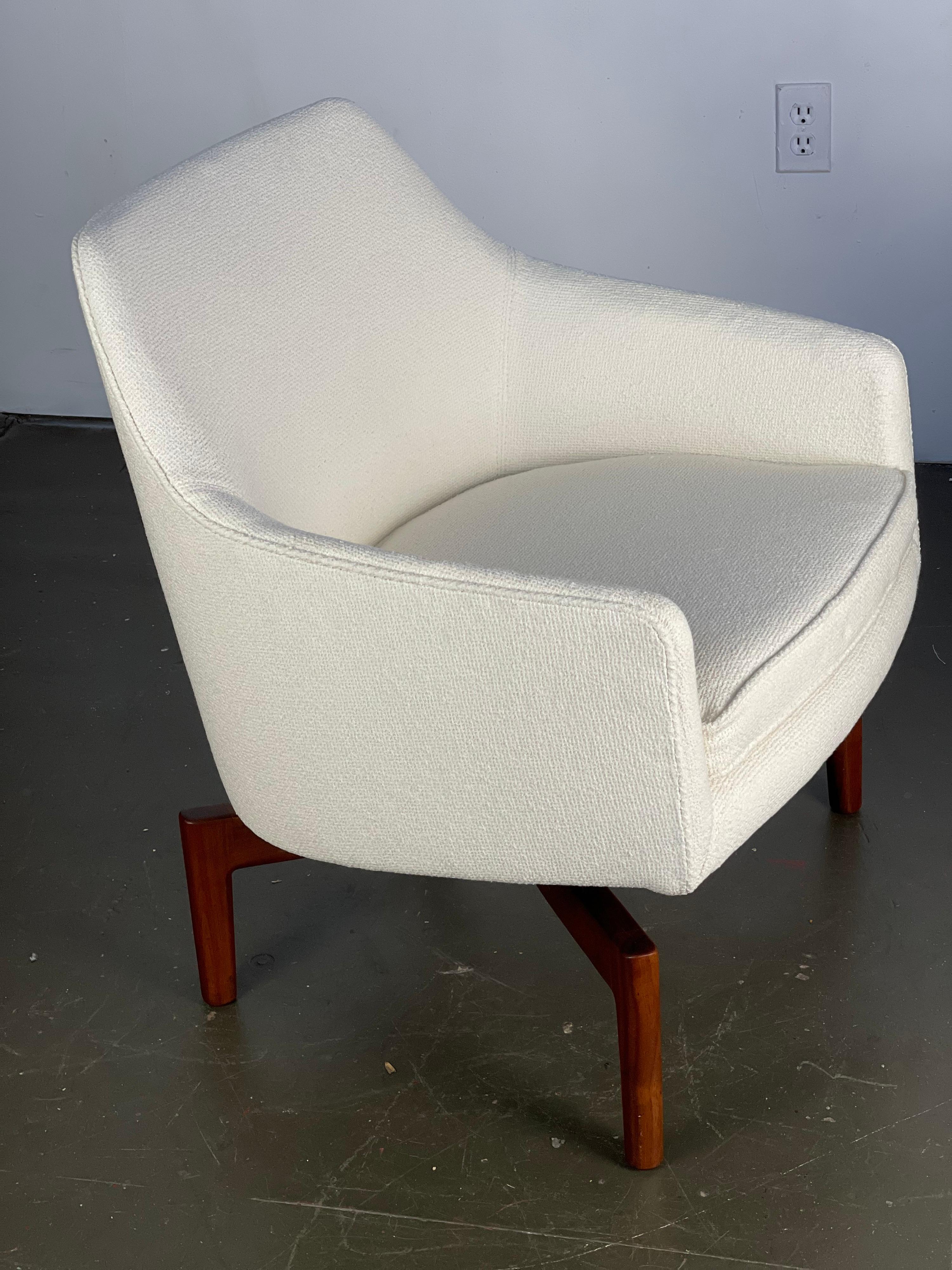 Floating Mid-Century Modern Swivel Lounge Barrel Chairs by Jens Risom 2