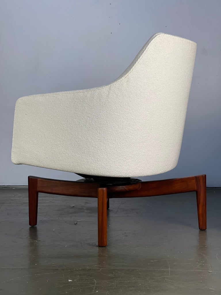 Floating Mid-Century Modern Swivel Lounge Barrel Chairs by Jens Risom 3
