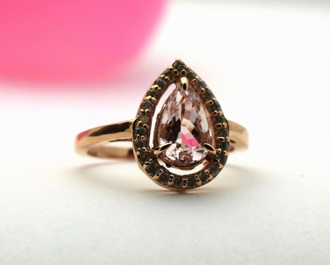 Floating morganite diamond engagement ring 18KT gold In New Condition For Sale In Boca Raton, FL
