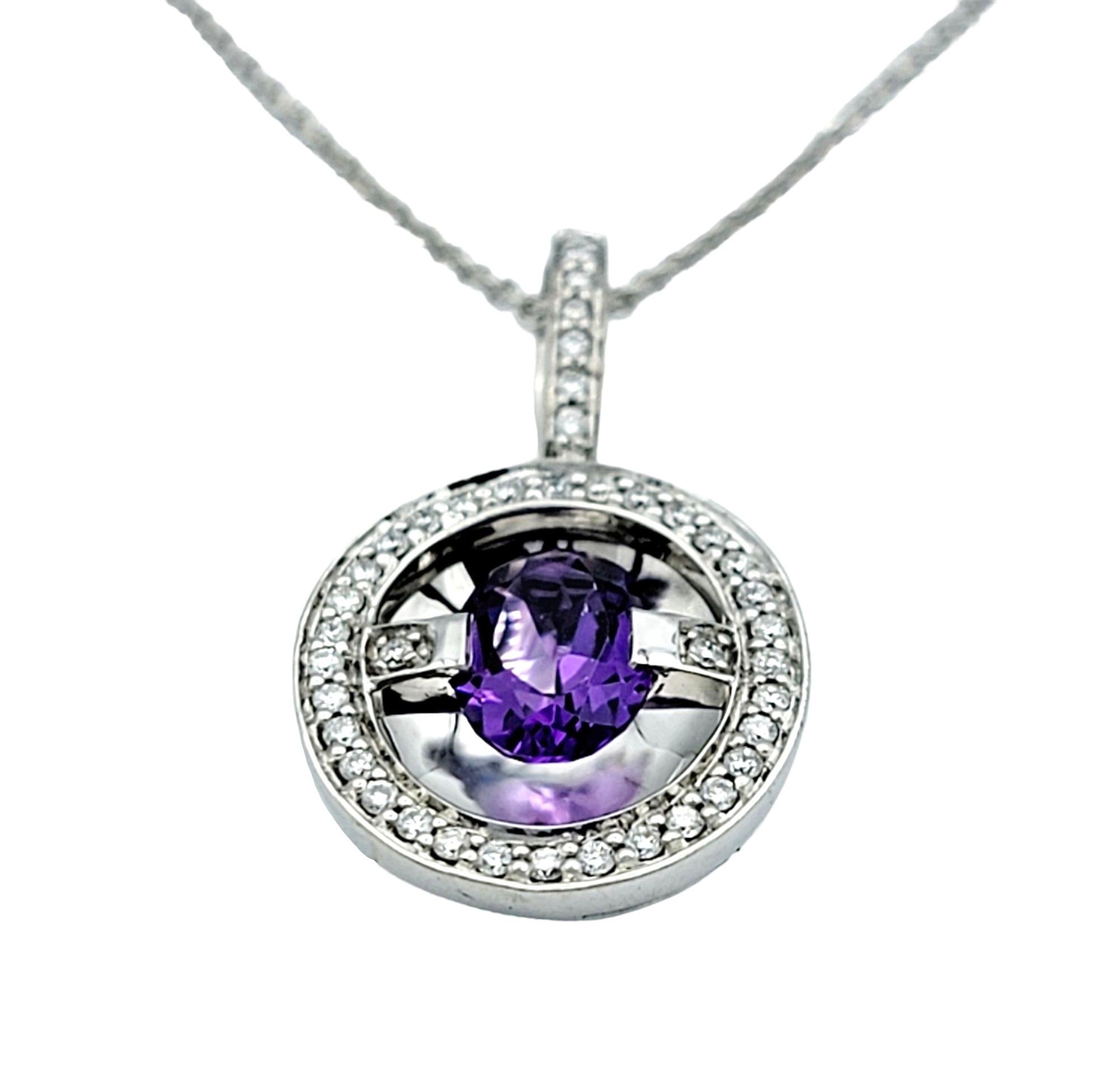 Taglio ovale Collana con ciondolo ovale fluttuante di ametista e diamanti in oro bianco 14 carati in vendita