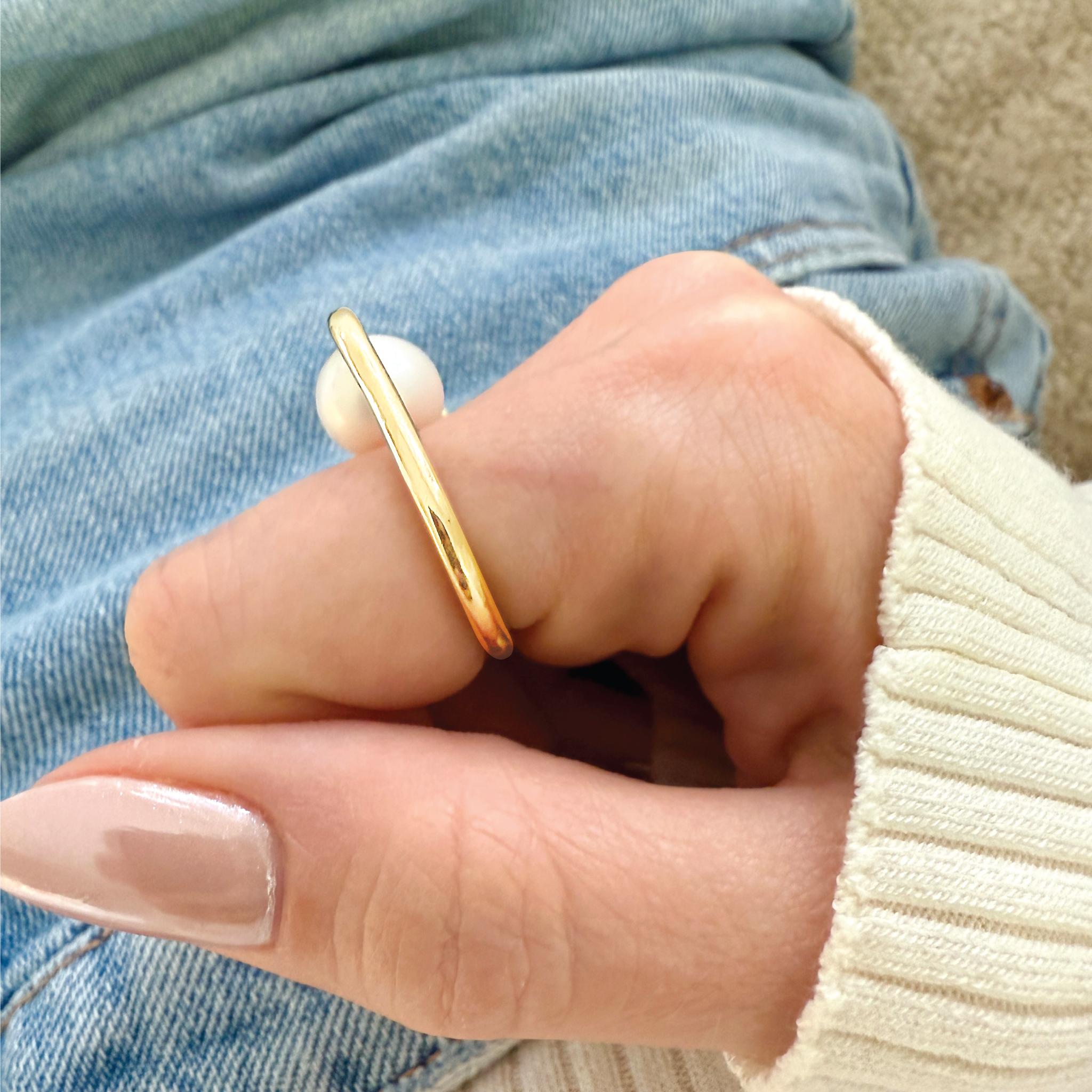 Grezzo Anello con perla fluttuante in oro 14k in vendita